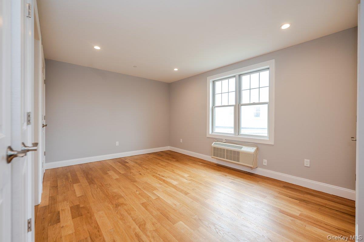 661 W Broadway 604 Property Photo 14
