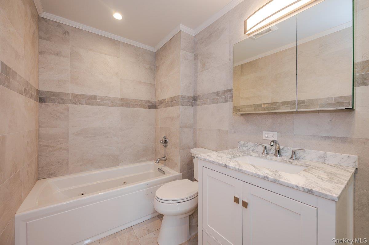 661 W Broadway 604 Property Photo 18