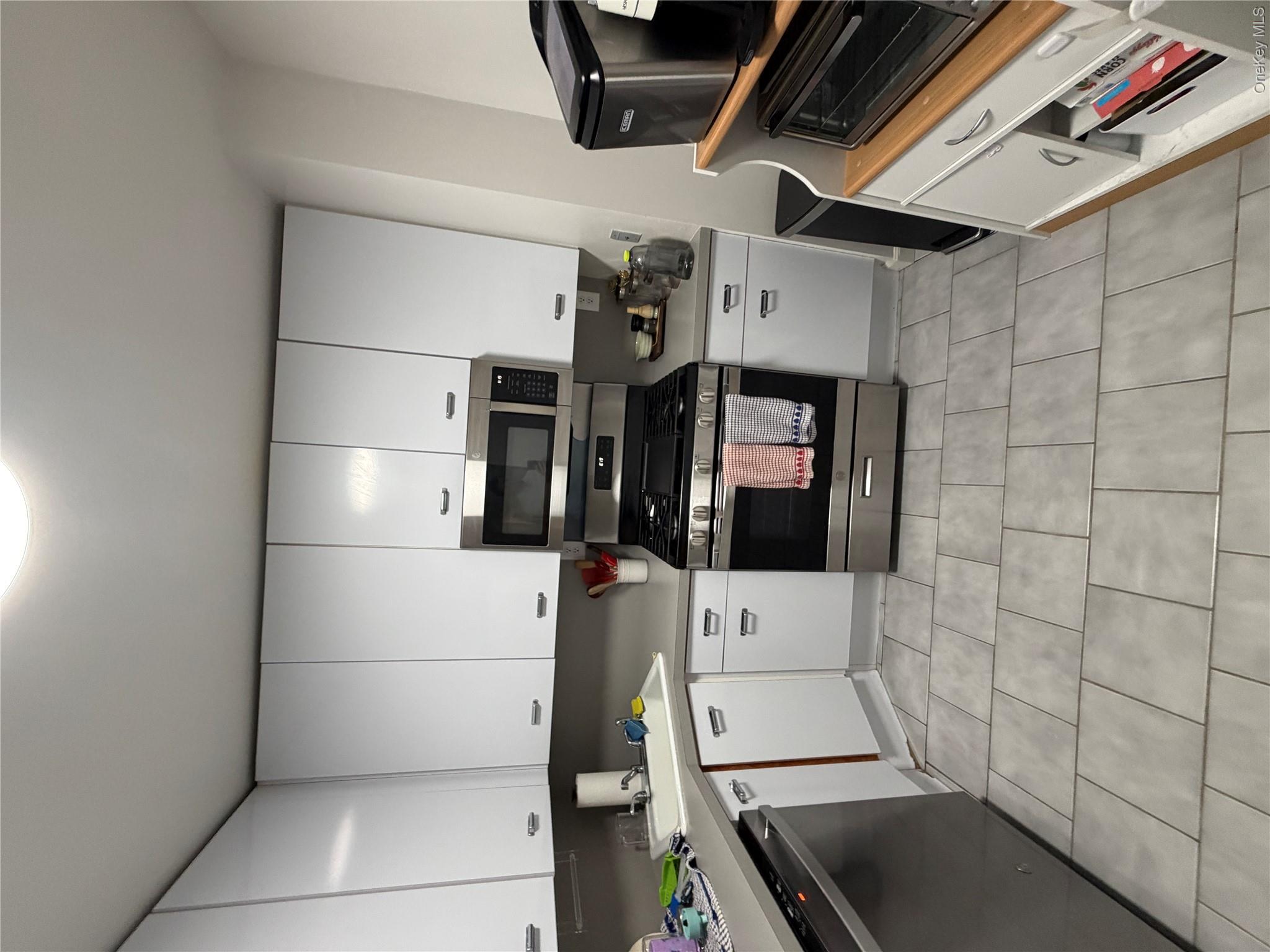 376 Central Avenue 2n Property Photo 15