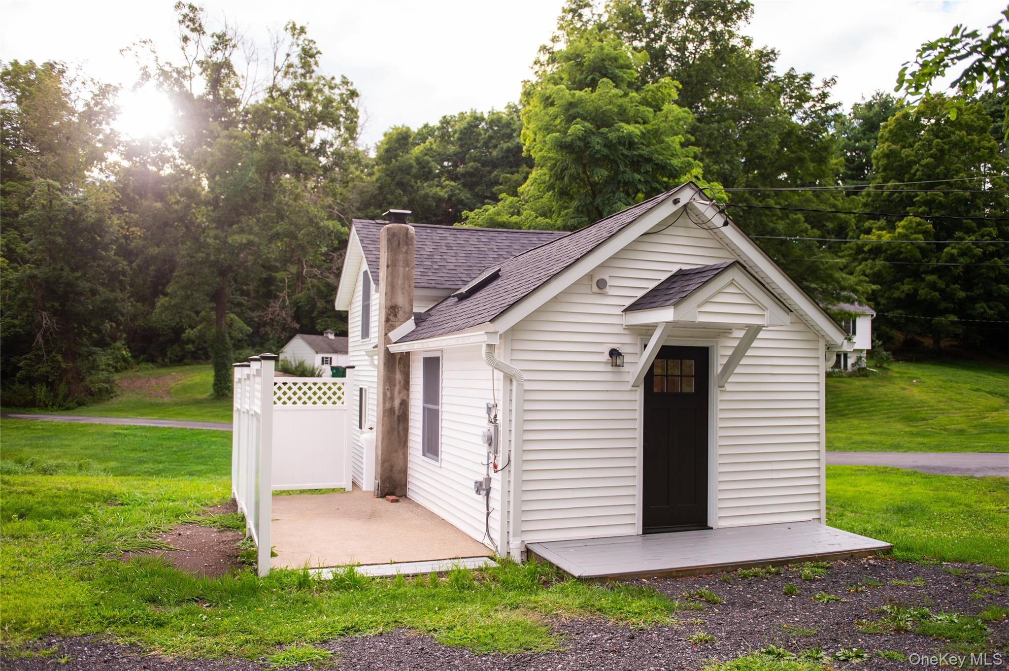 449 N Quaker Lane Cottage Property Photo 1