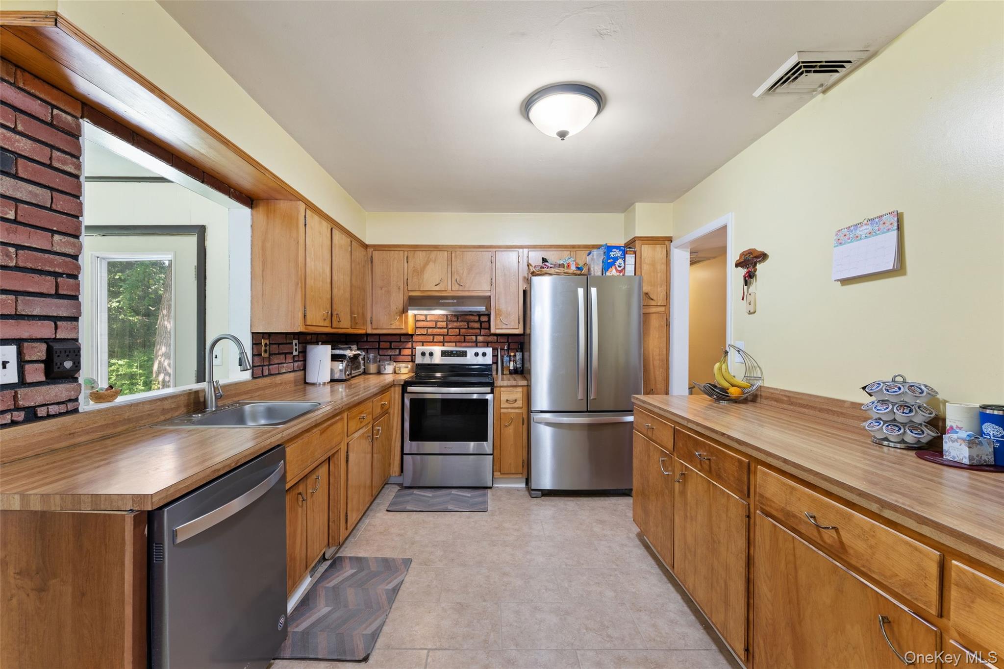 182 Geymer Drive Property Photo 10