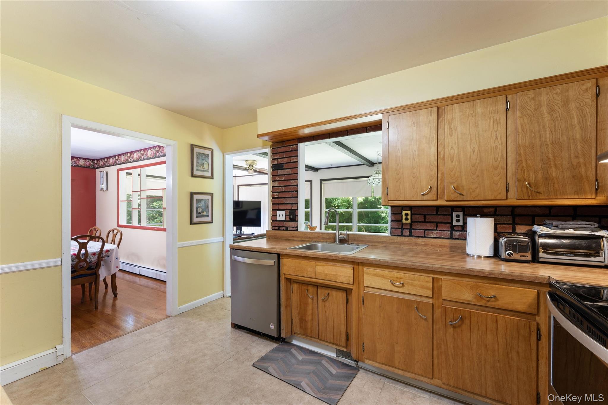 182 Geymer Drive Property Photo 11