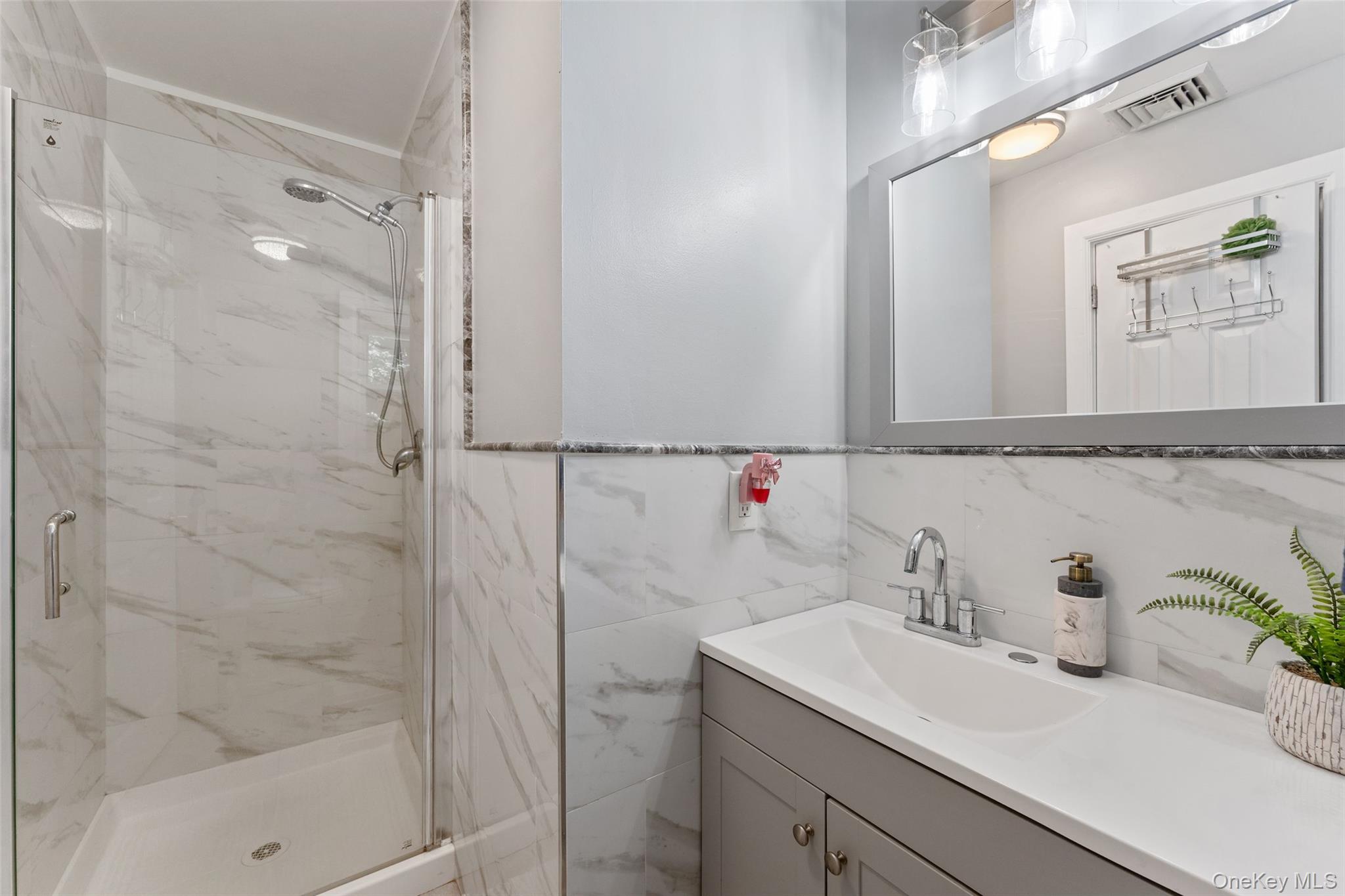 182 Geymer Drive Property Photo 19