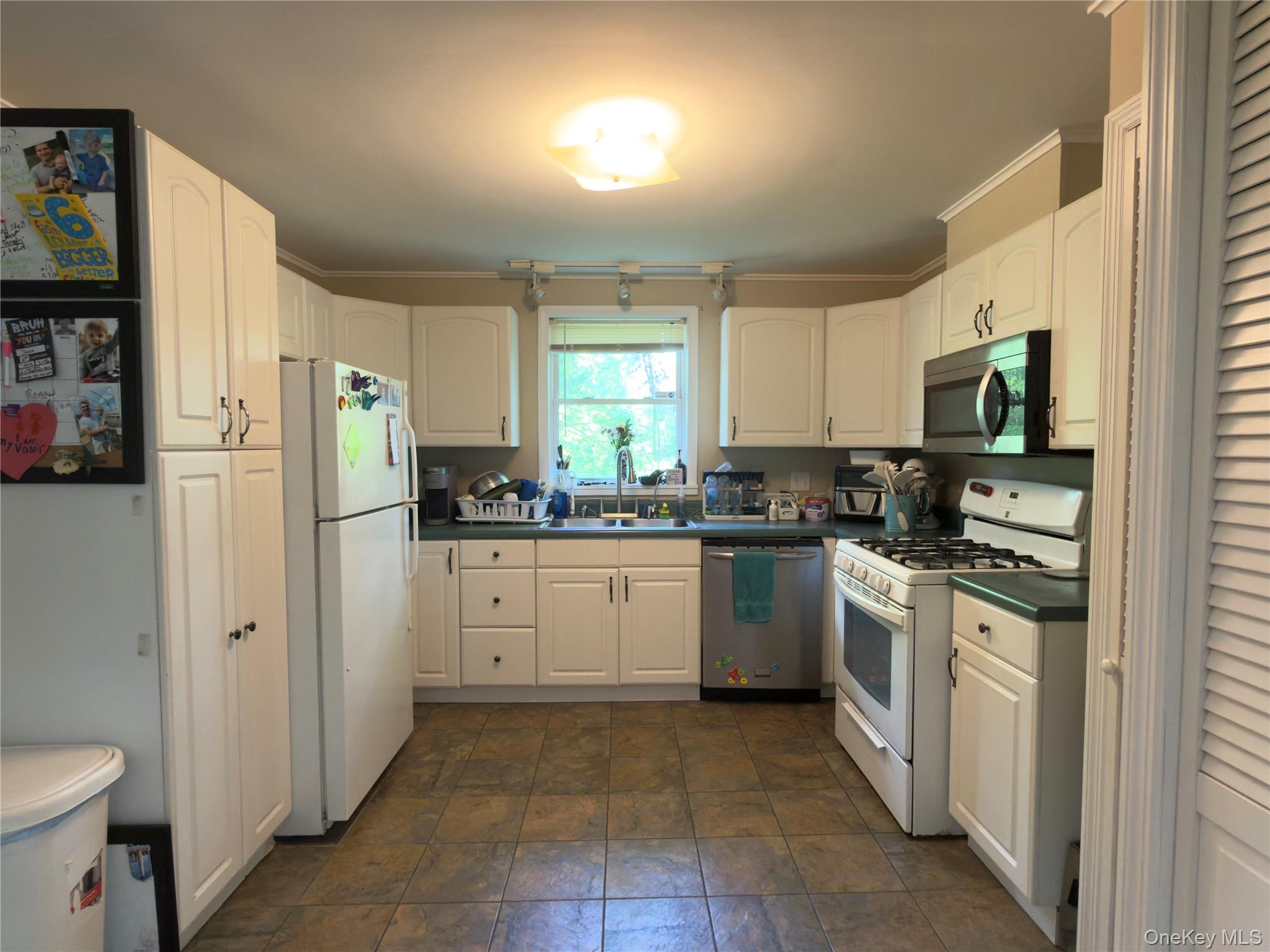 15 Forest Drive Property Photo 2