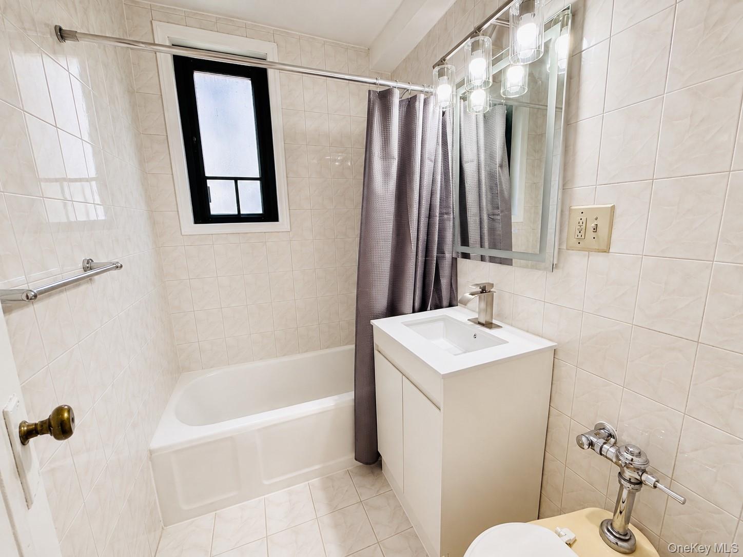 1564 Unionport Road 5a Property Photo 13