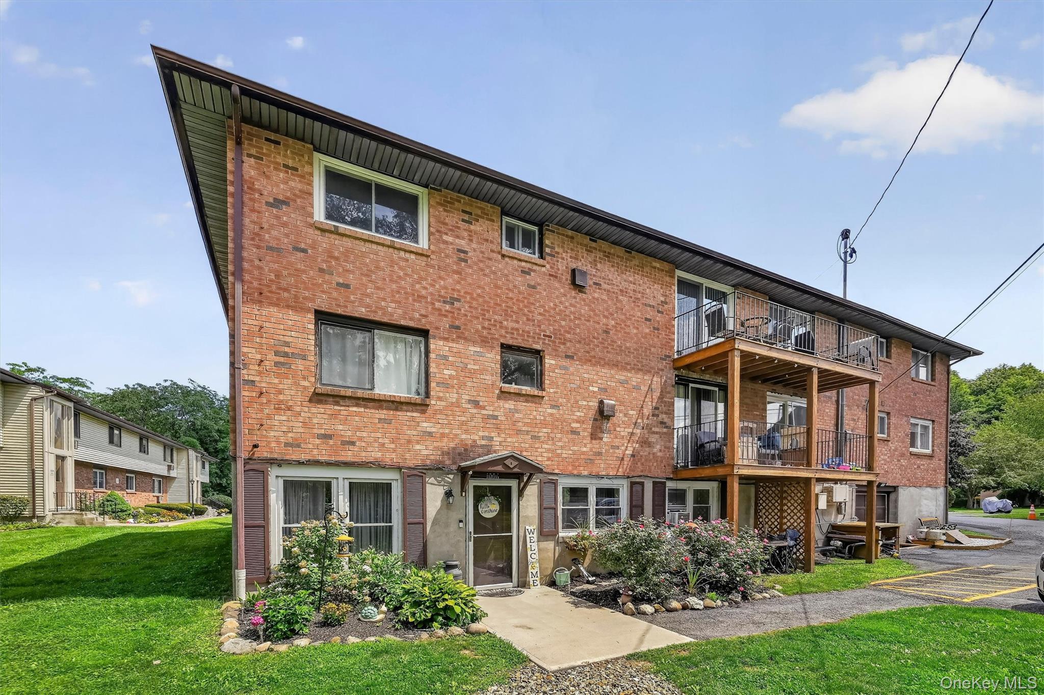 1006 Parr Meadow Drive 10E Property Photo 1