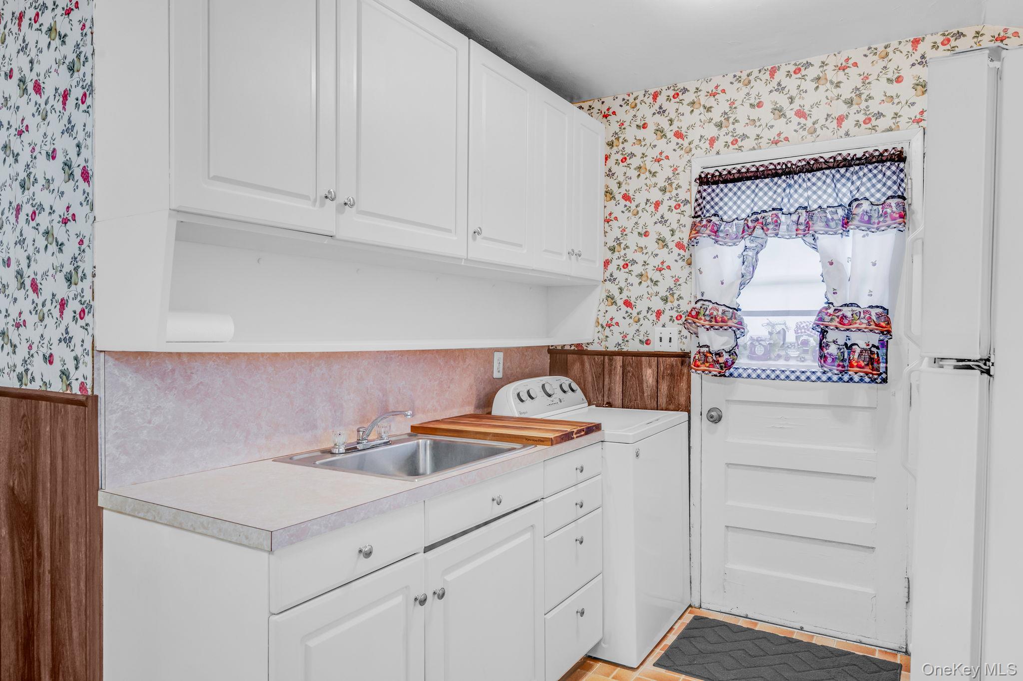 2715 Falcon Avenue Property Photo 3