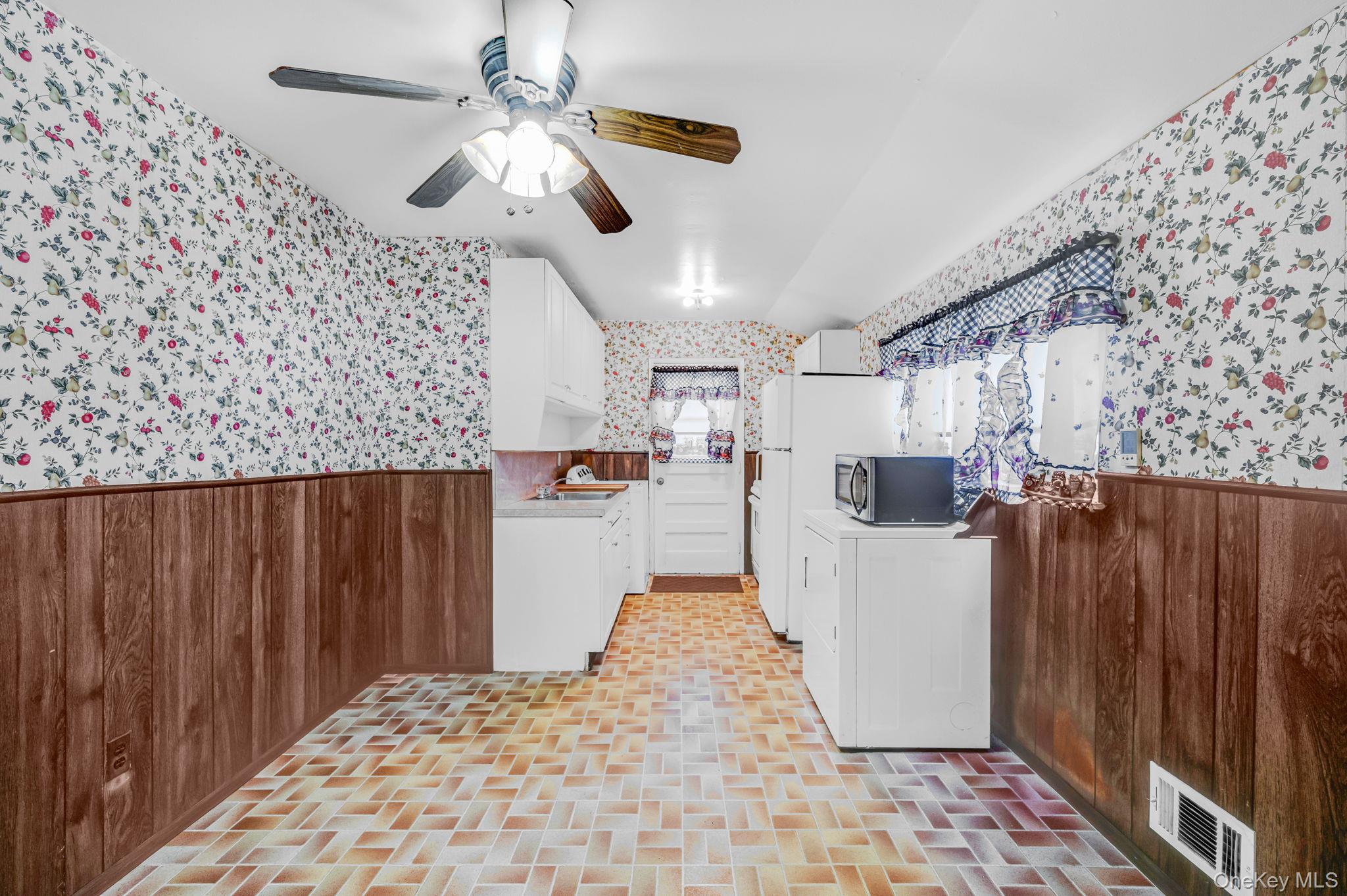 2715 Falcon Avenue Property Photo 4