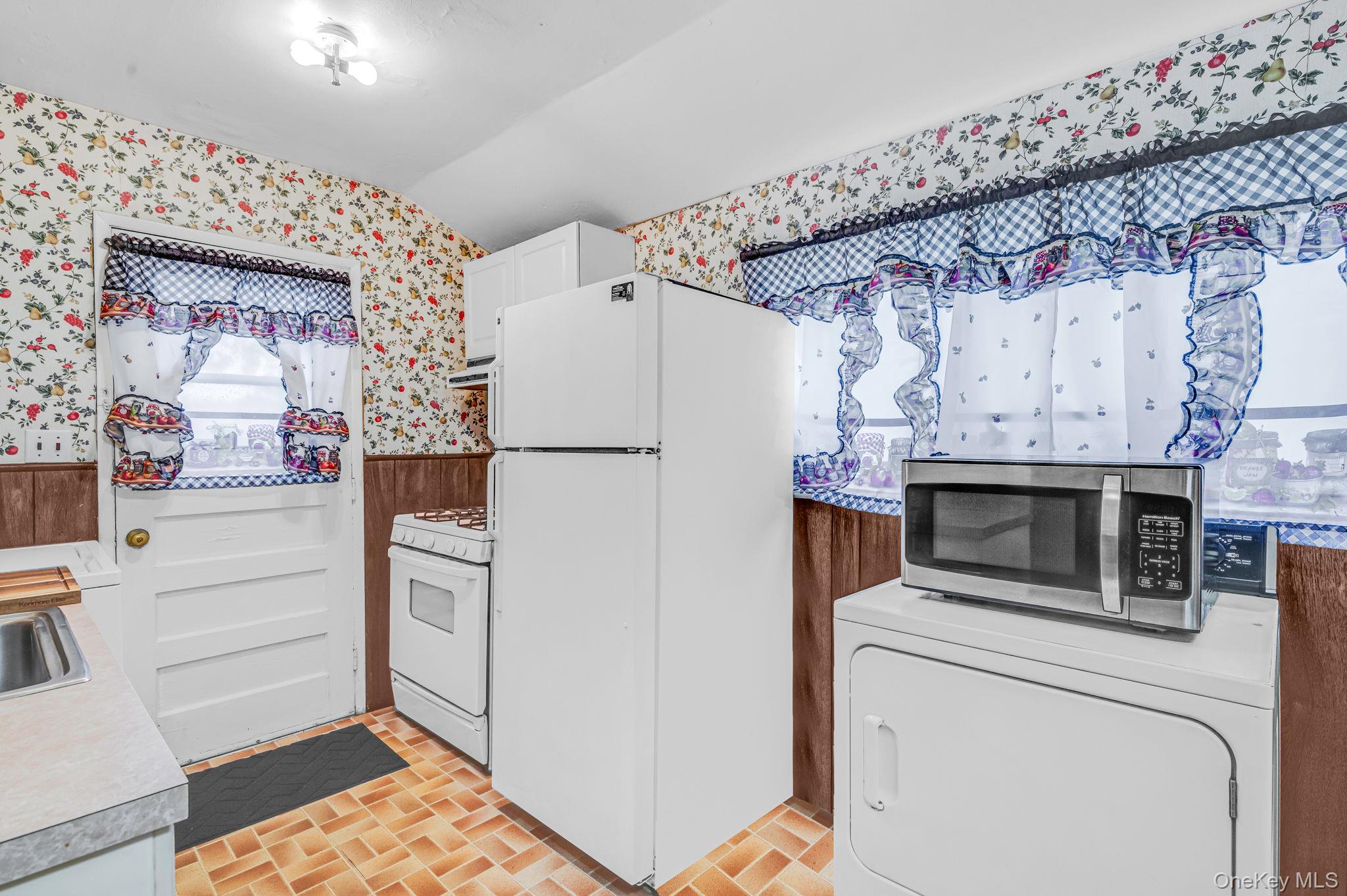 2715 Falcon Avenue Property Photo 5