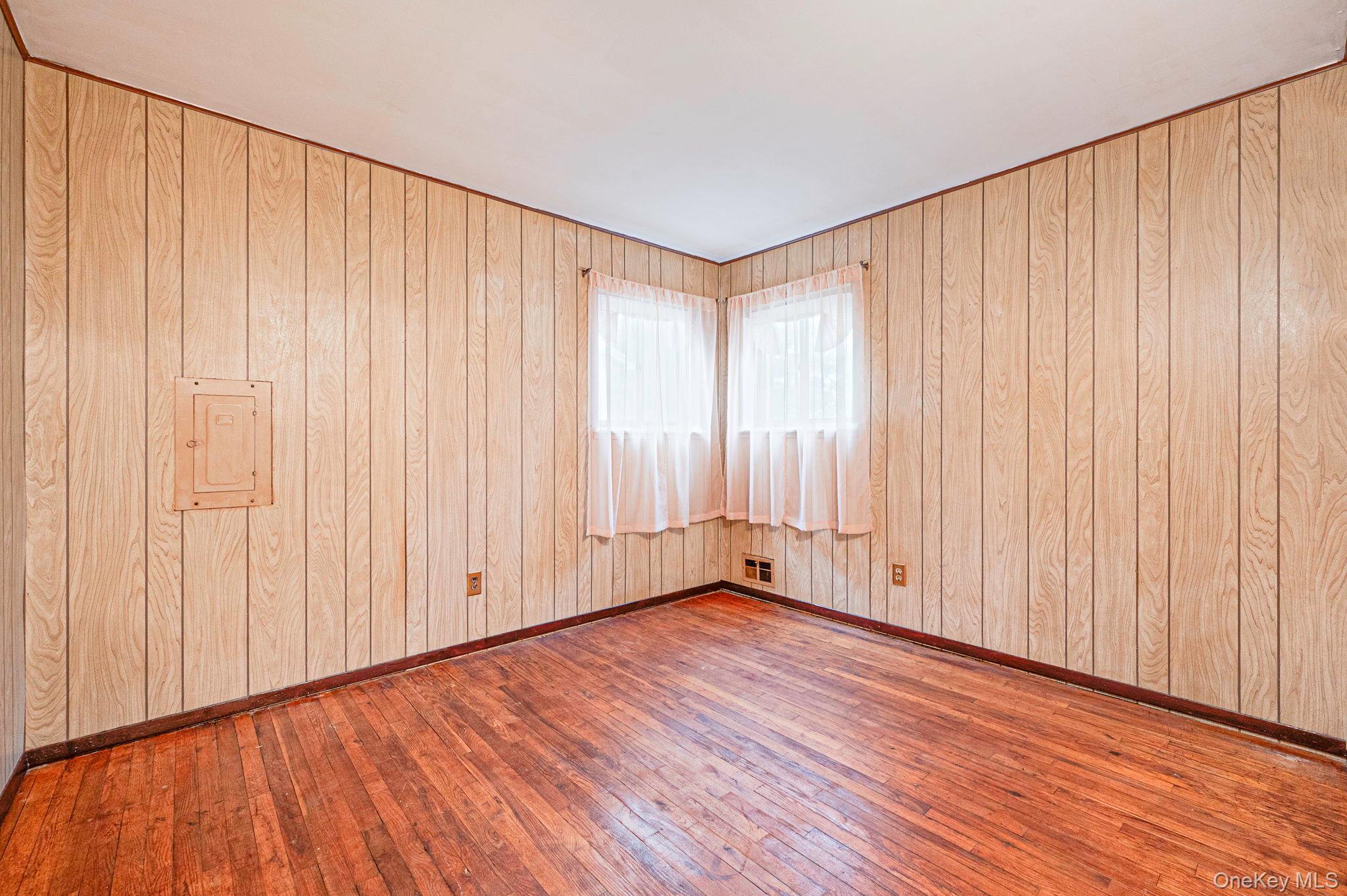 2715 Falcon Avenue Property Photo 7