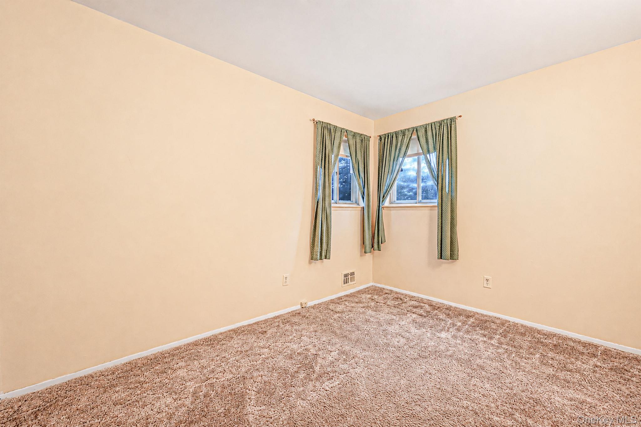 2715 Falcon Avenue Property Photo 12
