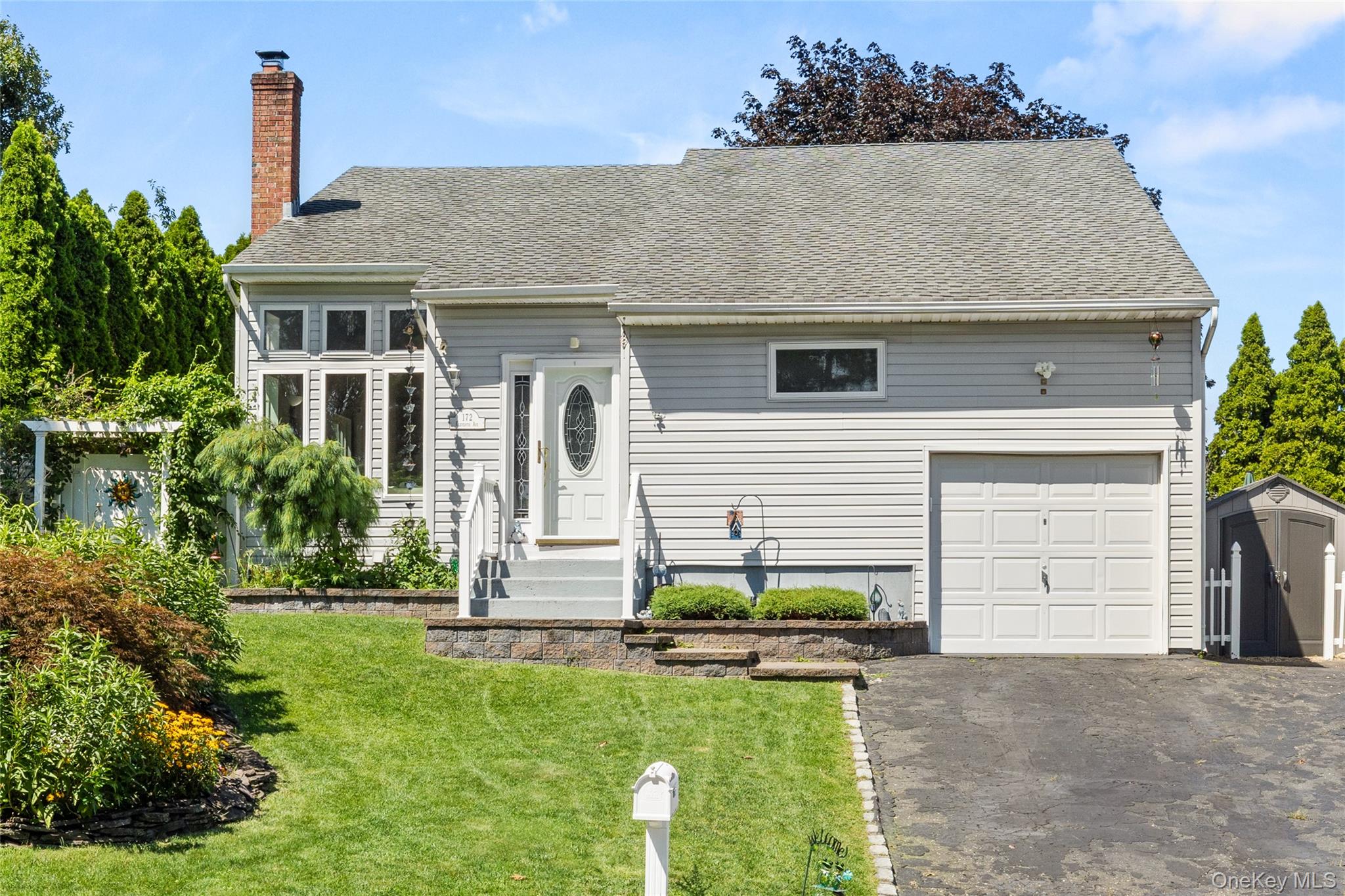 172 11th Avenue Property Photo 1