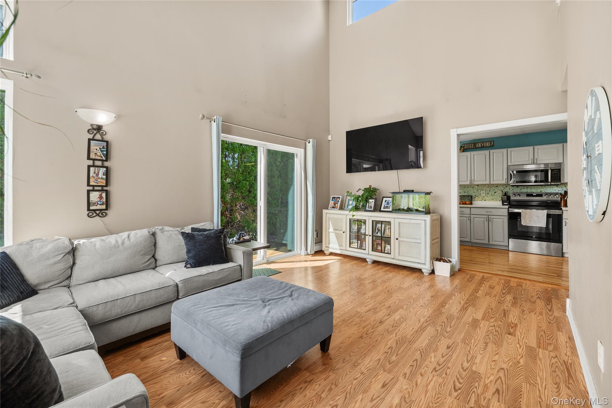 172 11th Avenue Property Photo 3