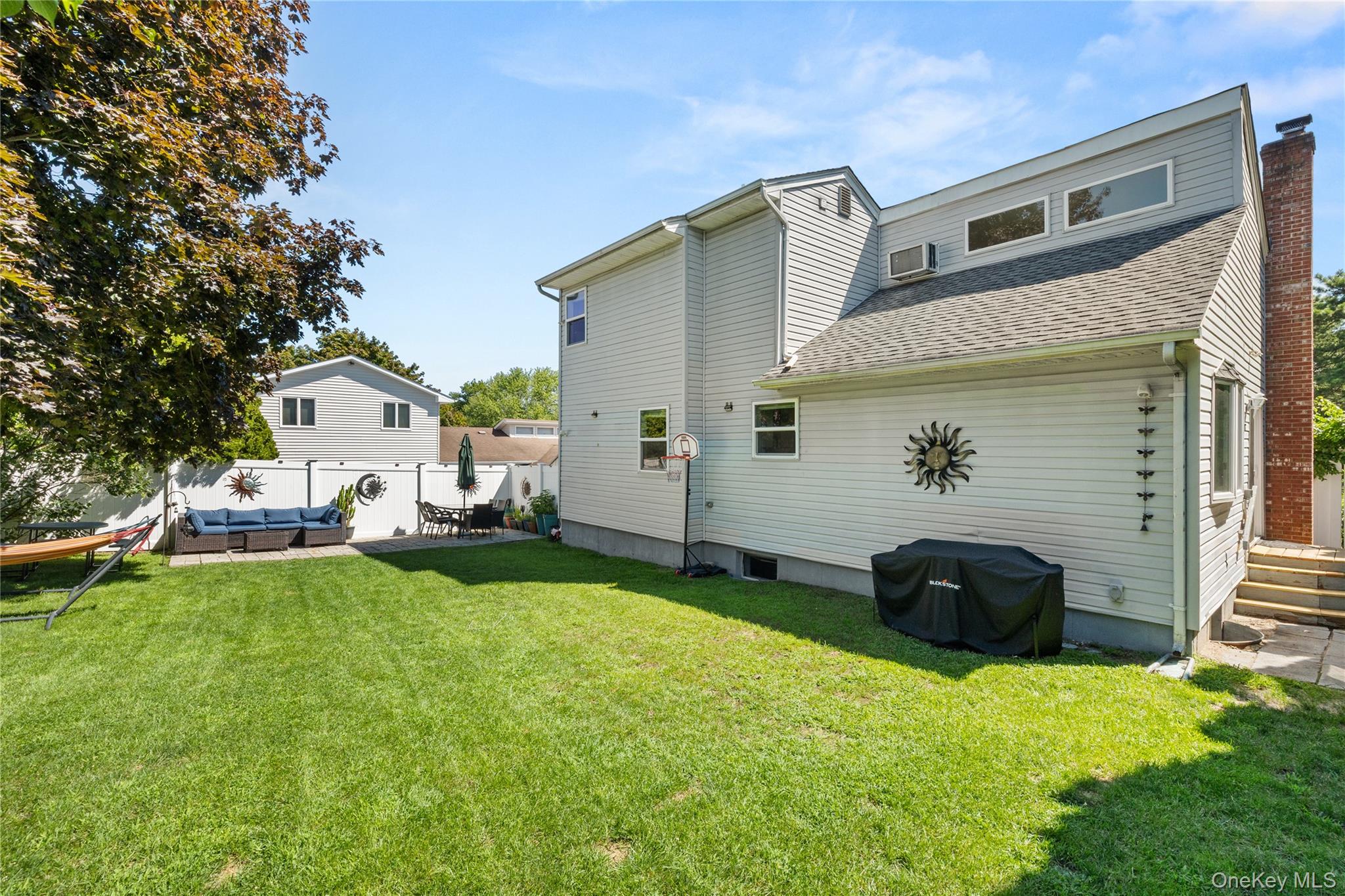 172 11th Avenue Property Photo 16