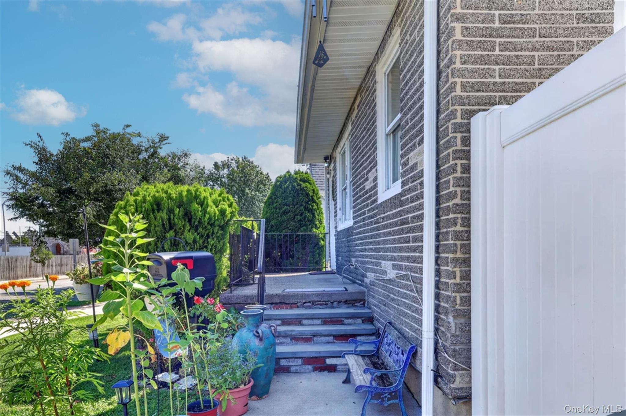 1069 Phoebe Street Property Photo 4