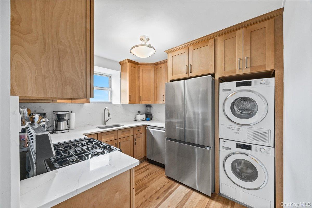 5700 Arlington Avenue 18v Property Photo 12