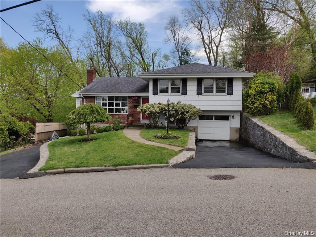 61 Homecrest Oval Property Photo 1