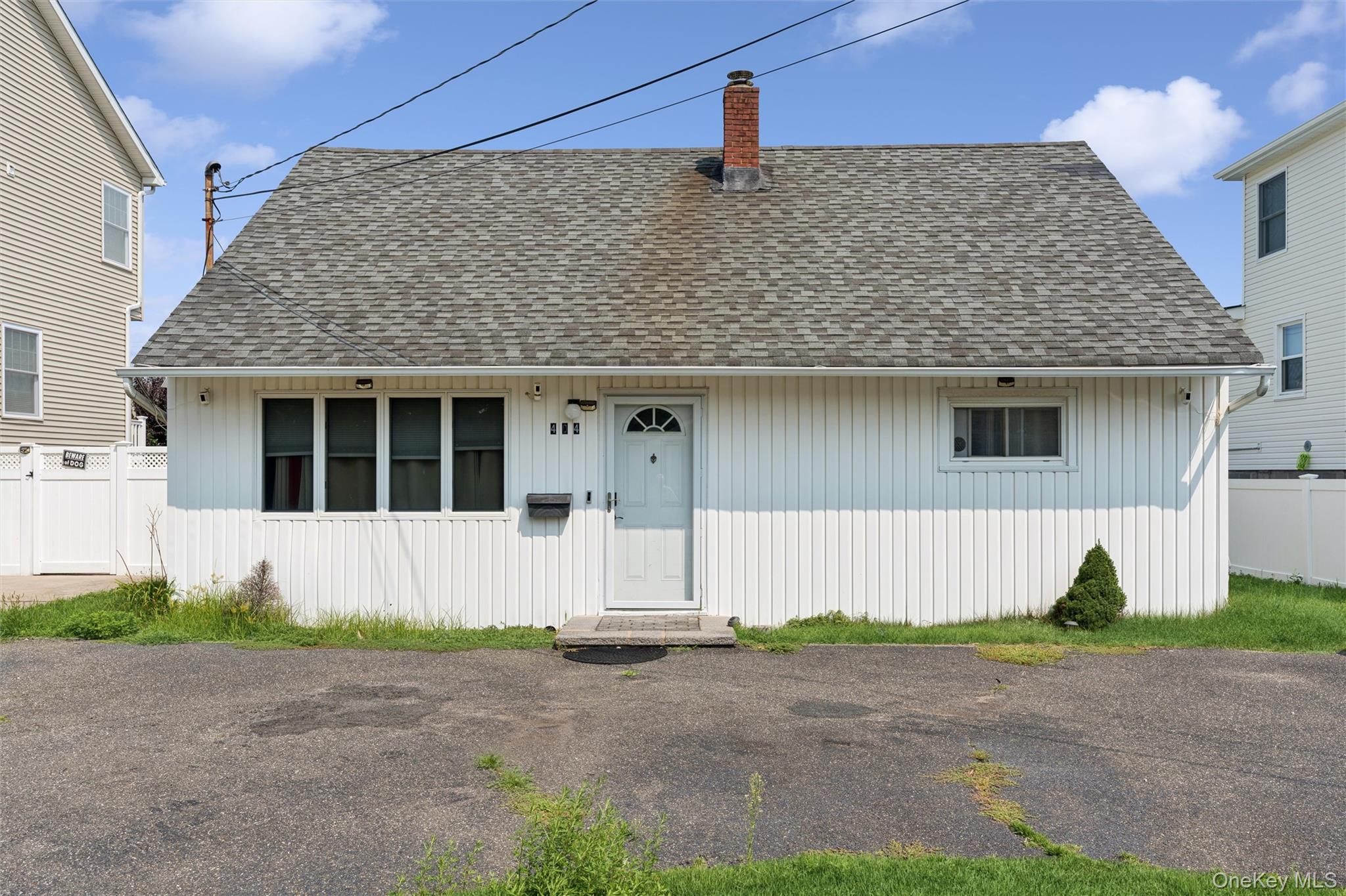 404 Front Street Property Photo 2