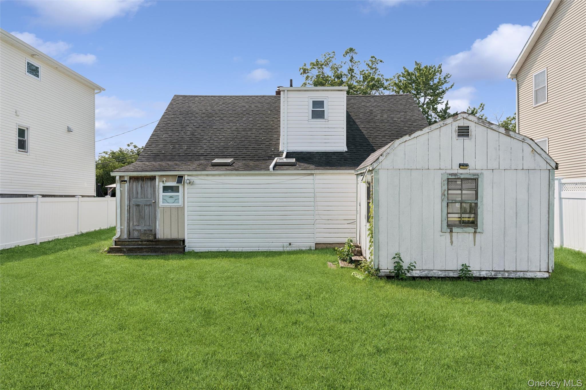 404 Front Street Property Photo 14