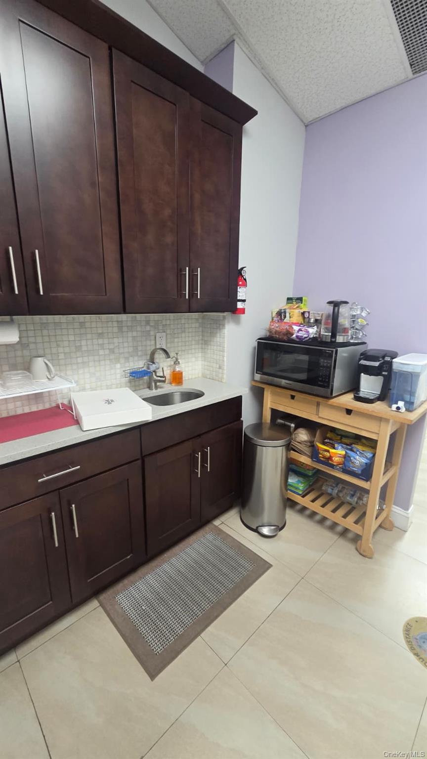 18709 Linden Boulevard Property Photo 18