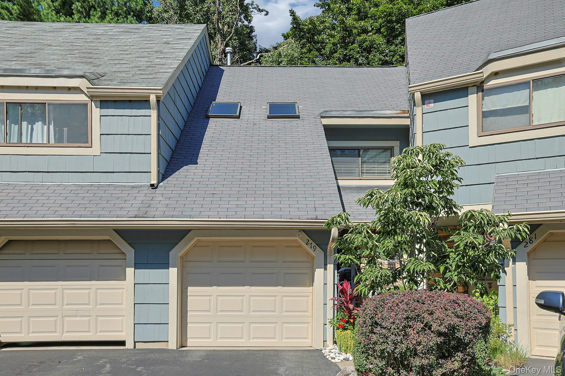 279 Treetop Circle Property Photo 3