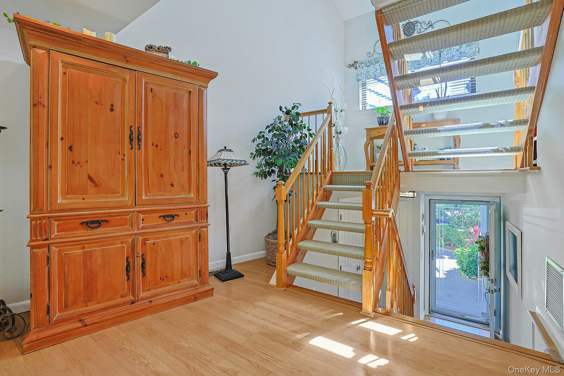 279 Treetop Circle Property Photo 4