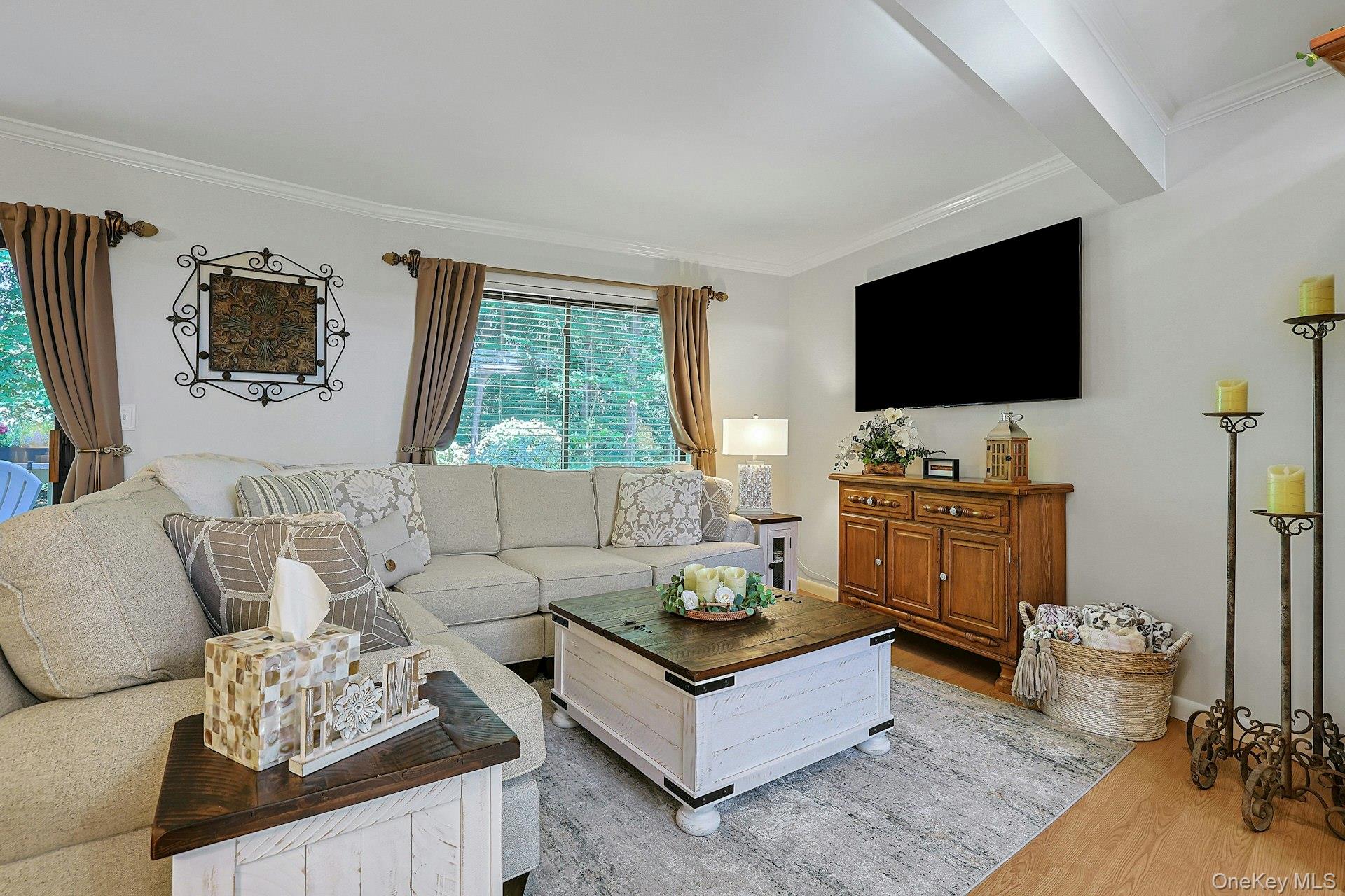 279 Treetop Circle Property Photo 6