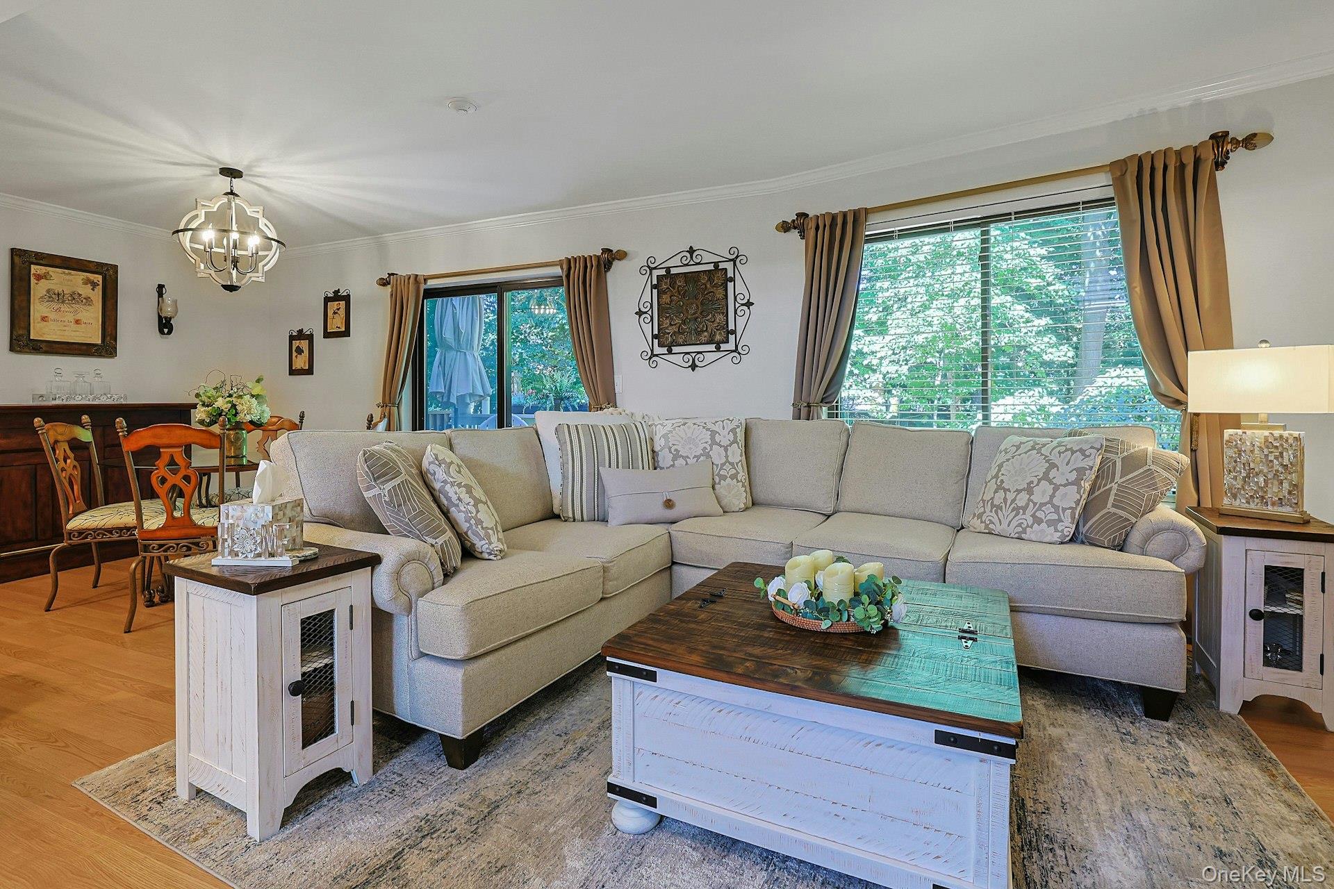 279 Treetop Circle Property Photo 7