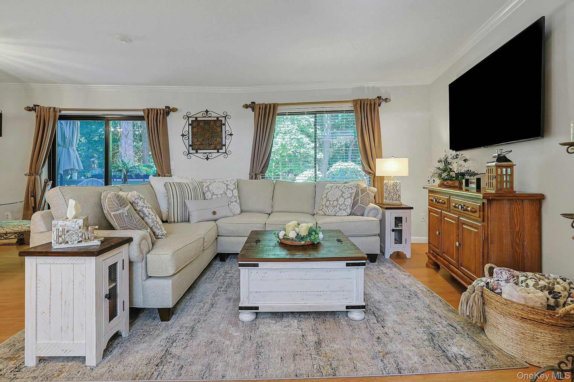 279 Treetop Circle Property Photo 8