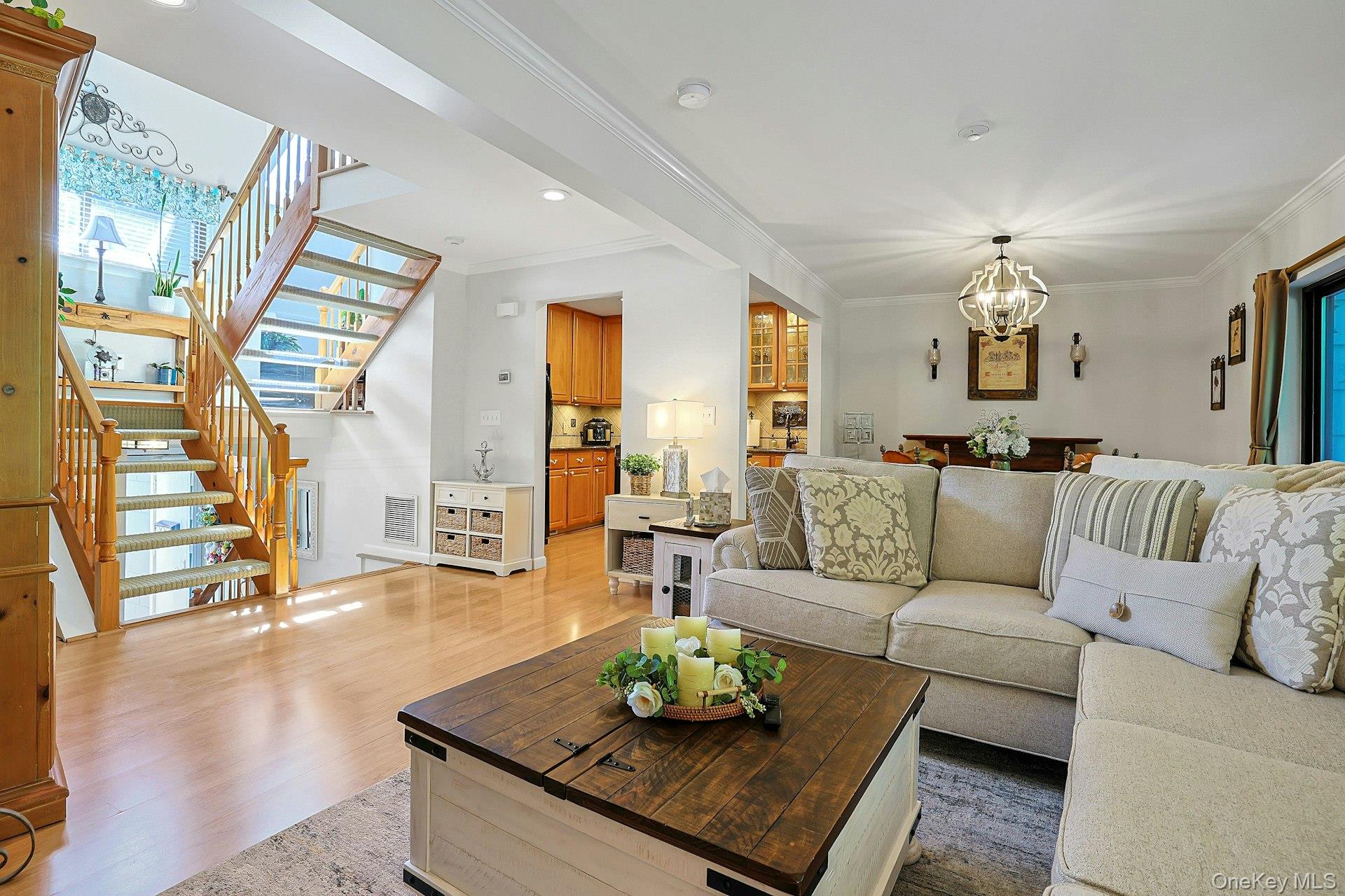 279 Treetop Circle Property Photo 9