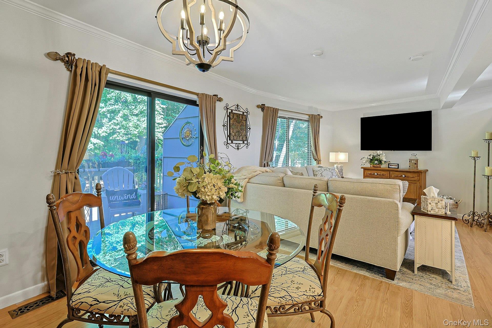 279 Treetop Circle Property Photo 11
