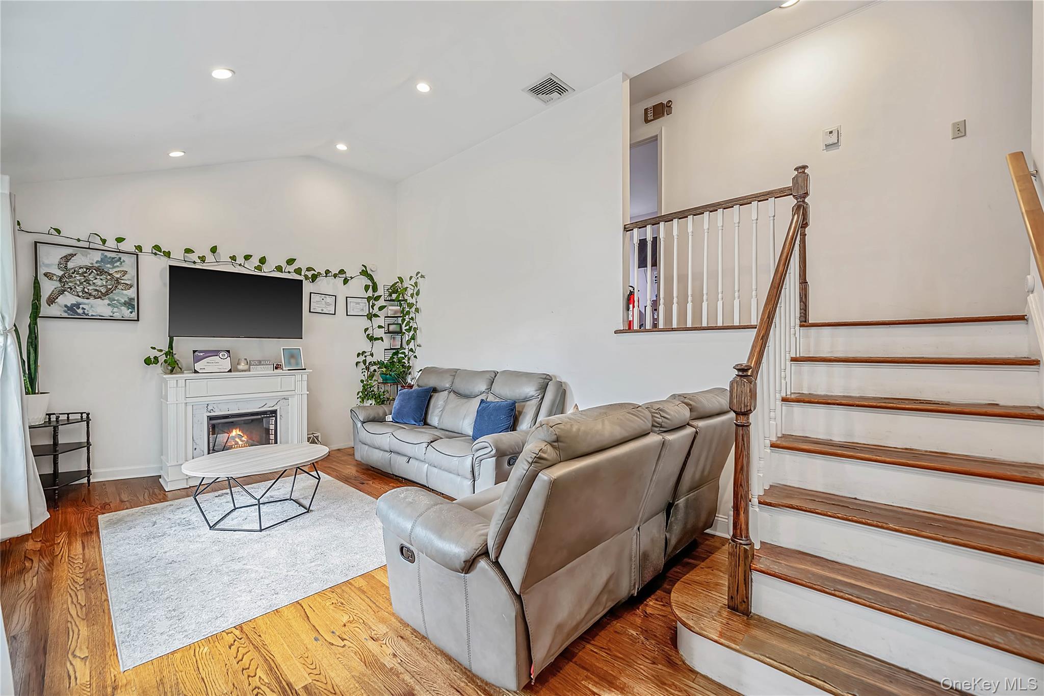 2275 Hynes Place Property Photo 4
