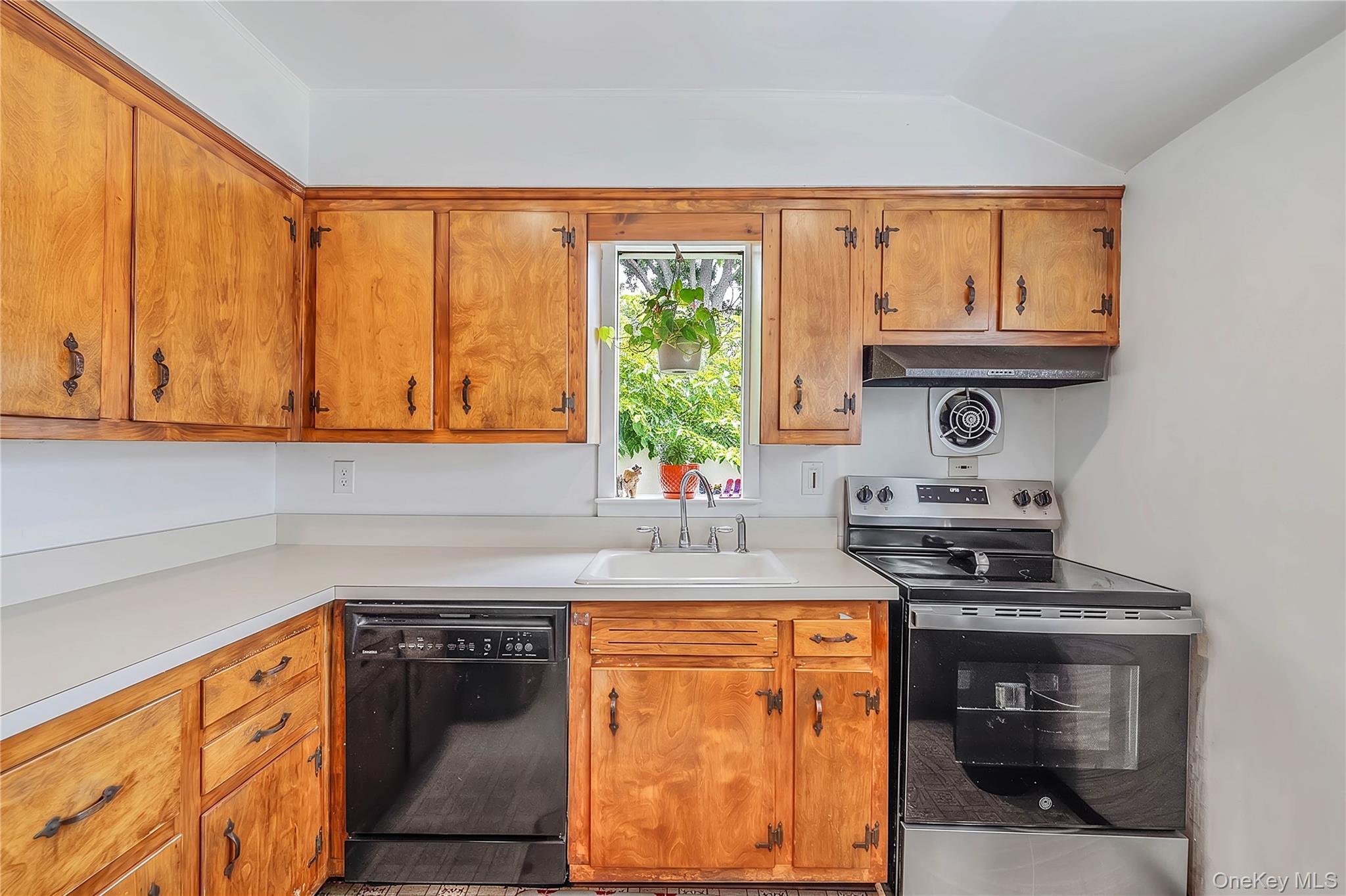 2275 Hynes Place Property Photo 10