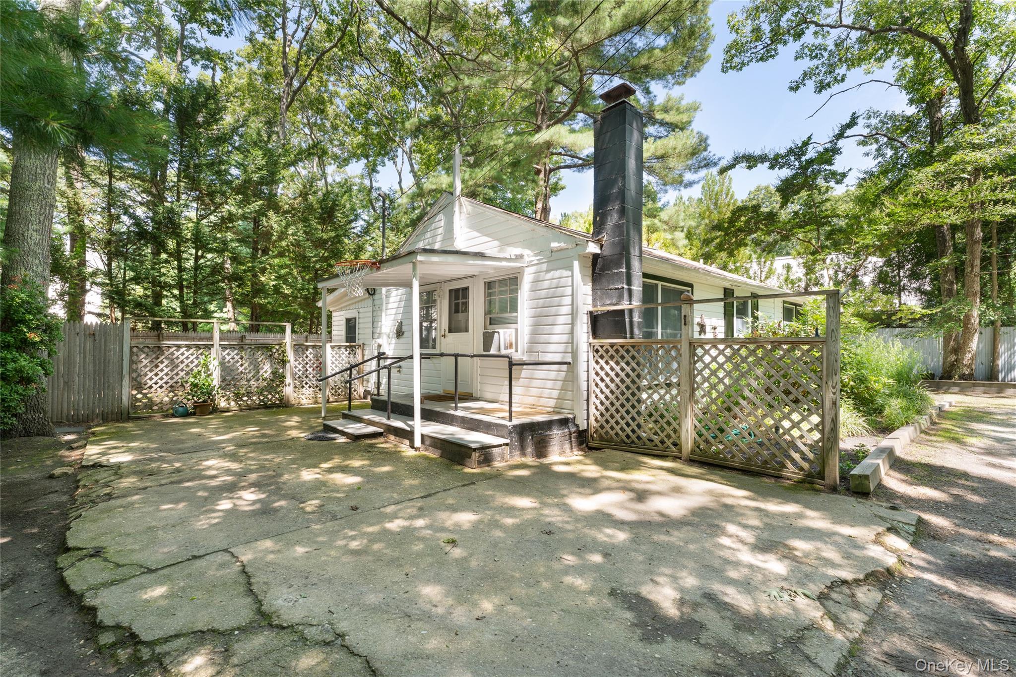 141 W Neck Road Property Photo 2