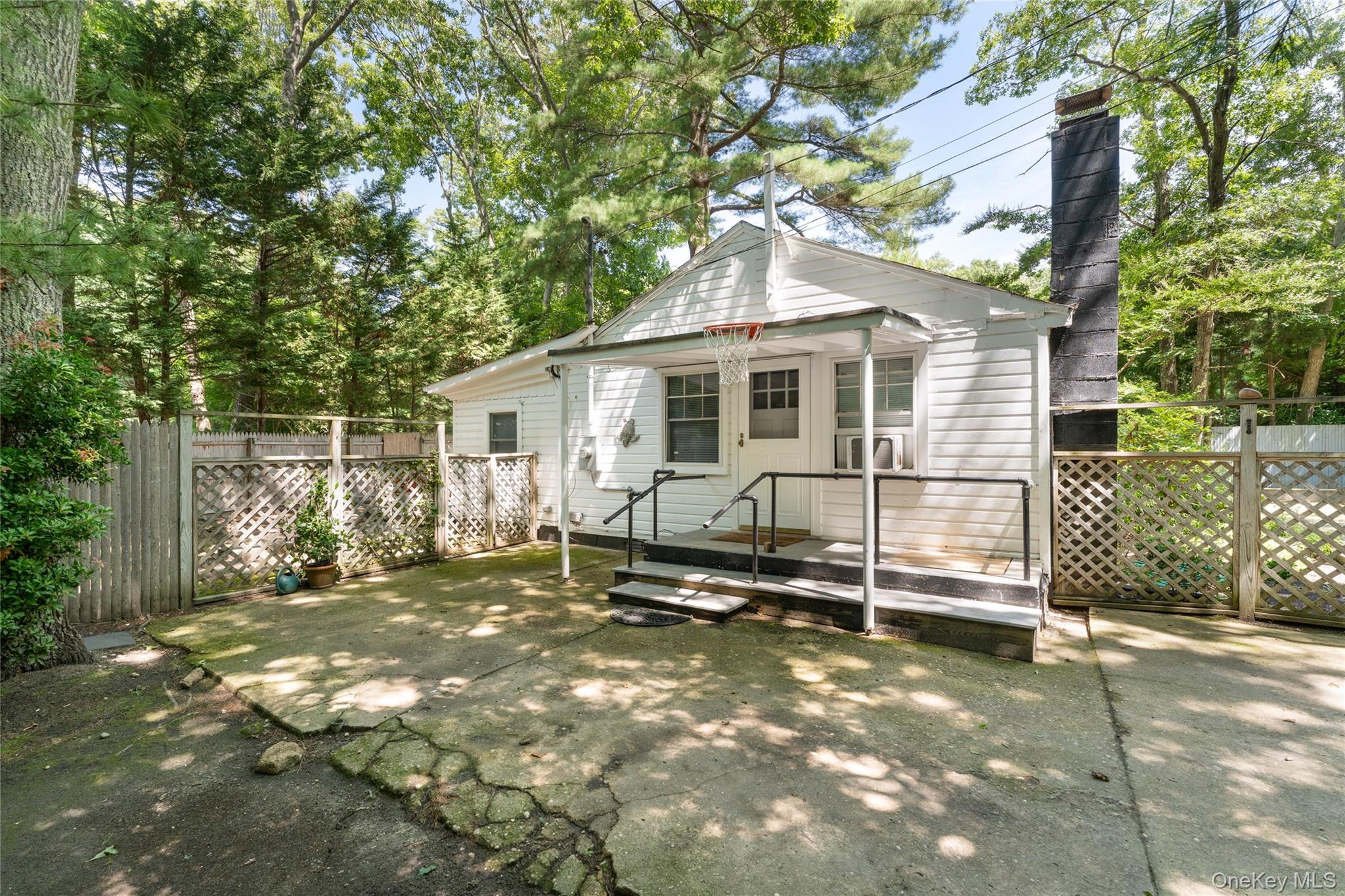 141 W Neck Road Property Photo 18