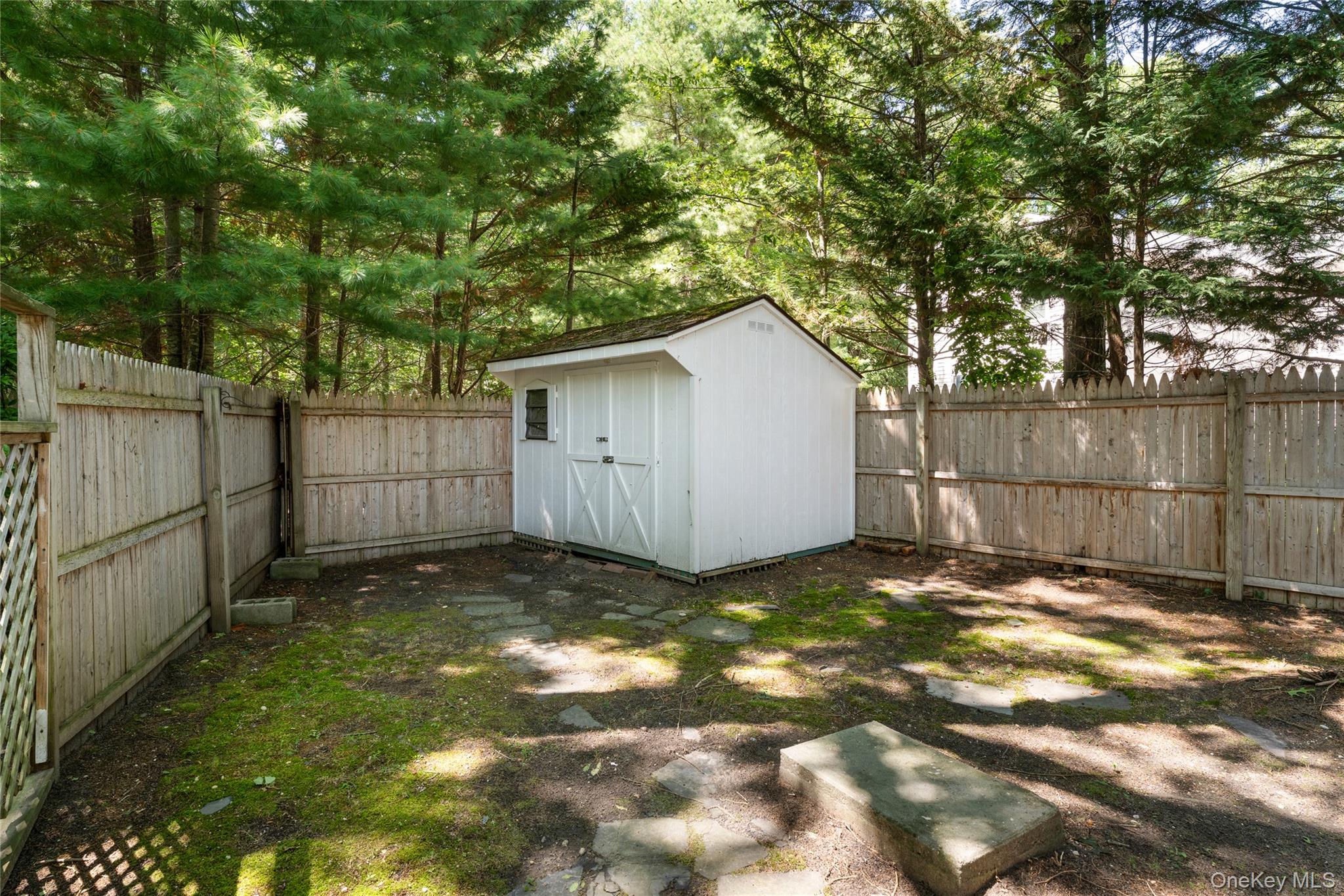 141 W Neck Road Property Photo 19