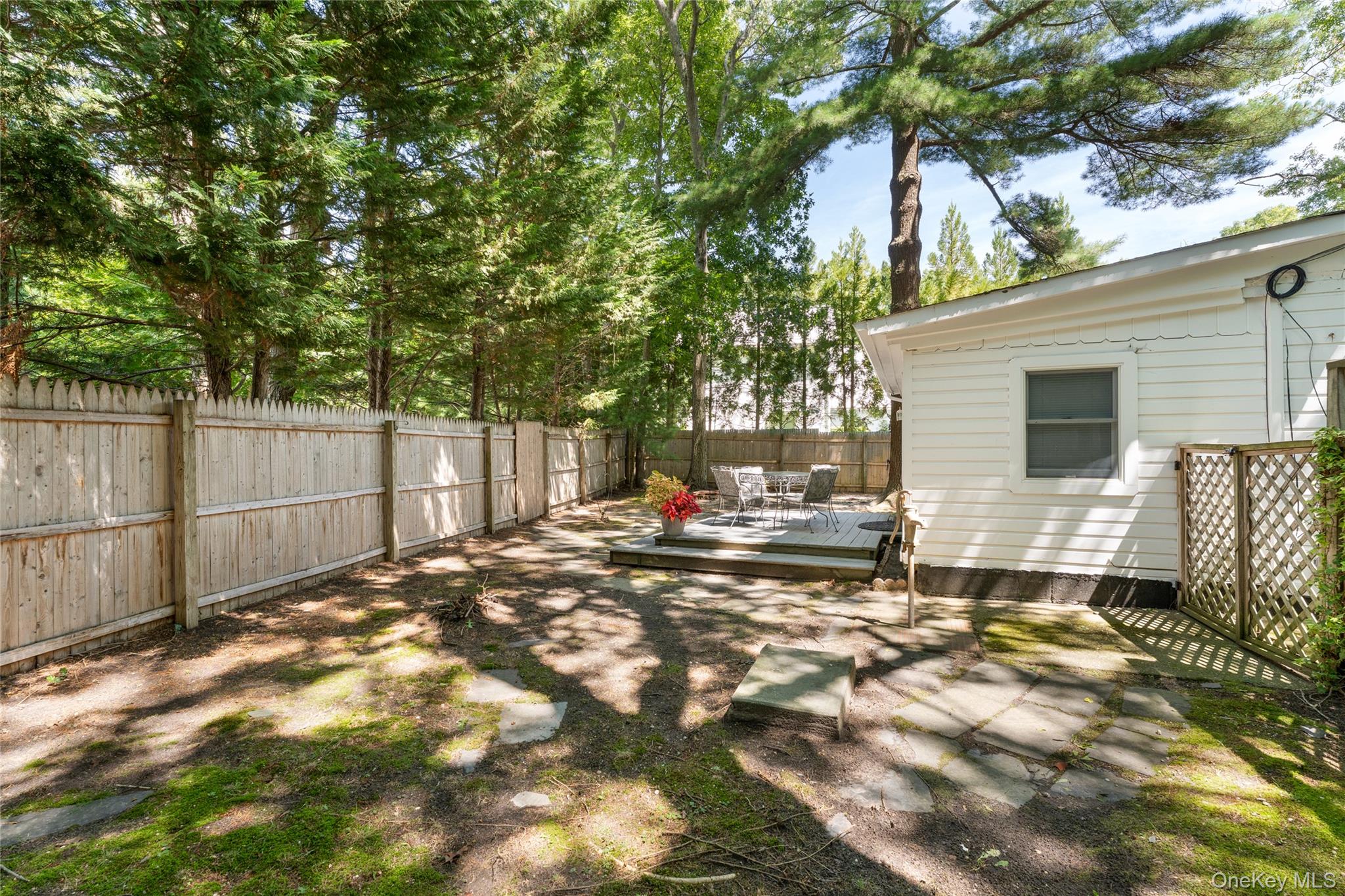 141 W Neck Road Property Photo 20