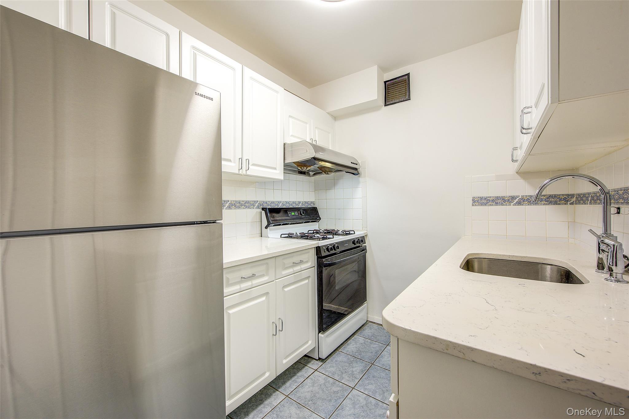 102-10 66th Road 26k Property Photo 4