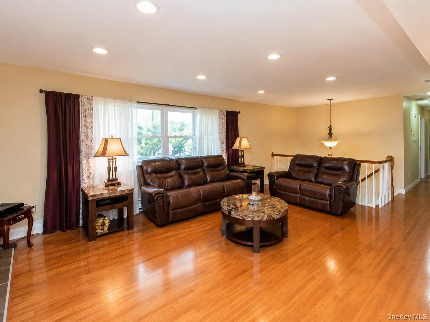 10 Roe Circle Property Photo 2