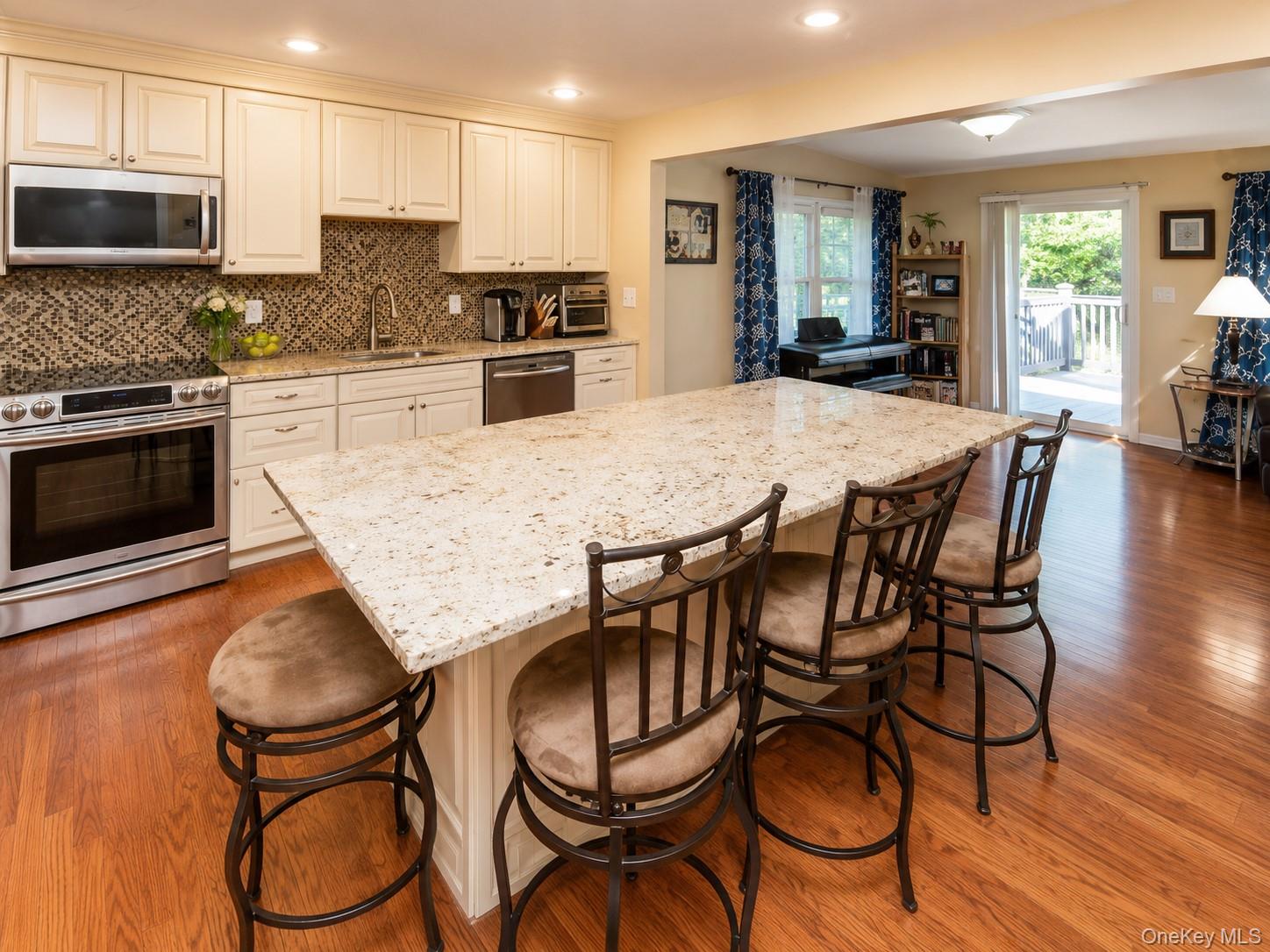 10 Roe Circle Property Photo 6