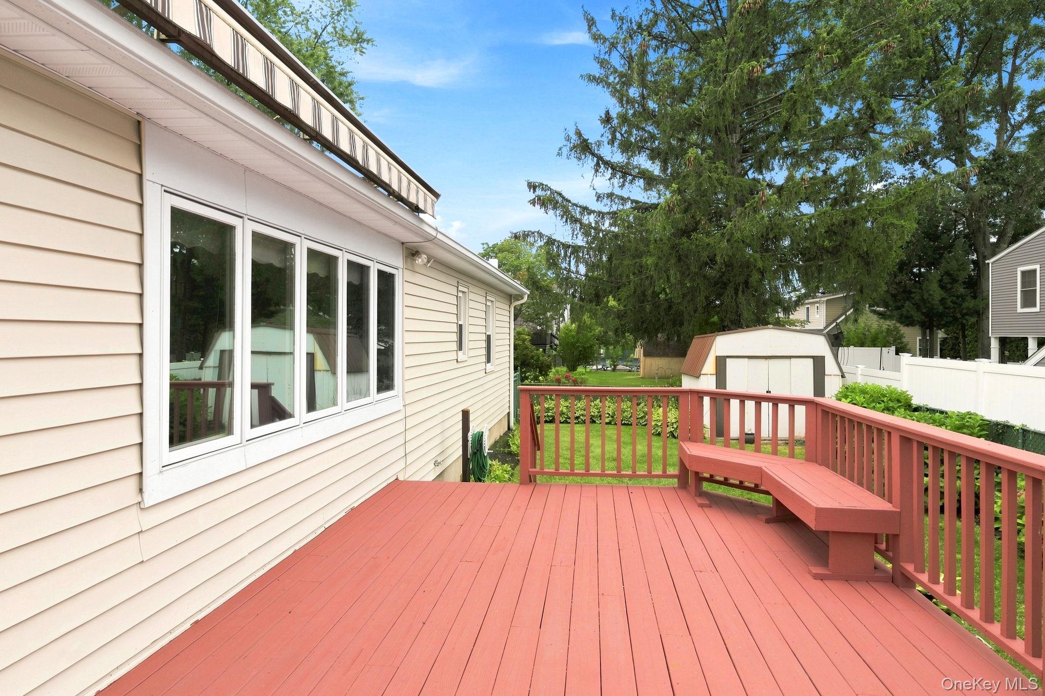 263 Willis Avenue Property Photo 20