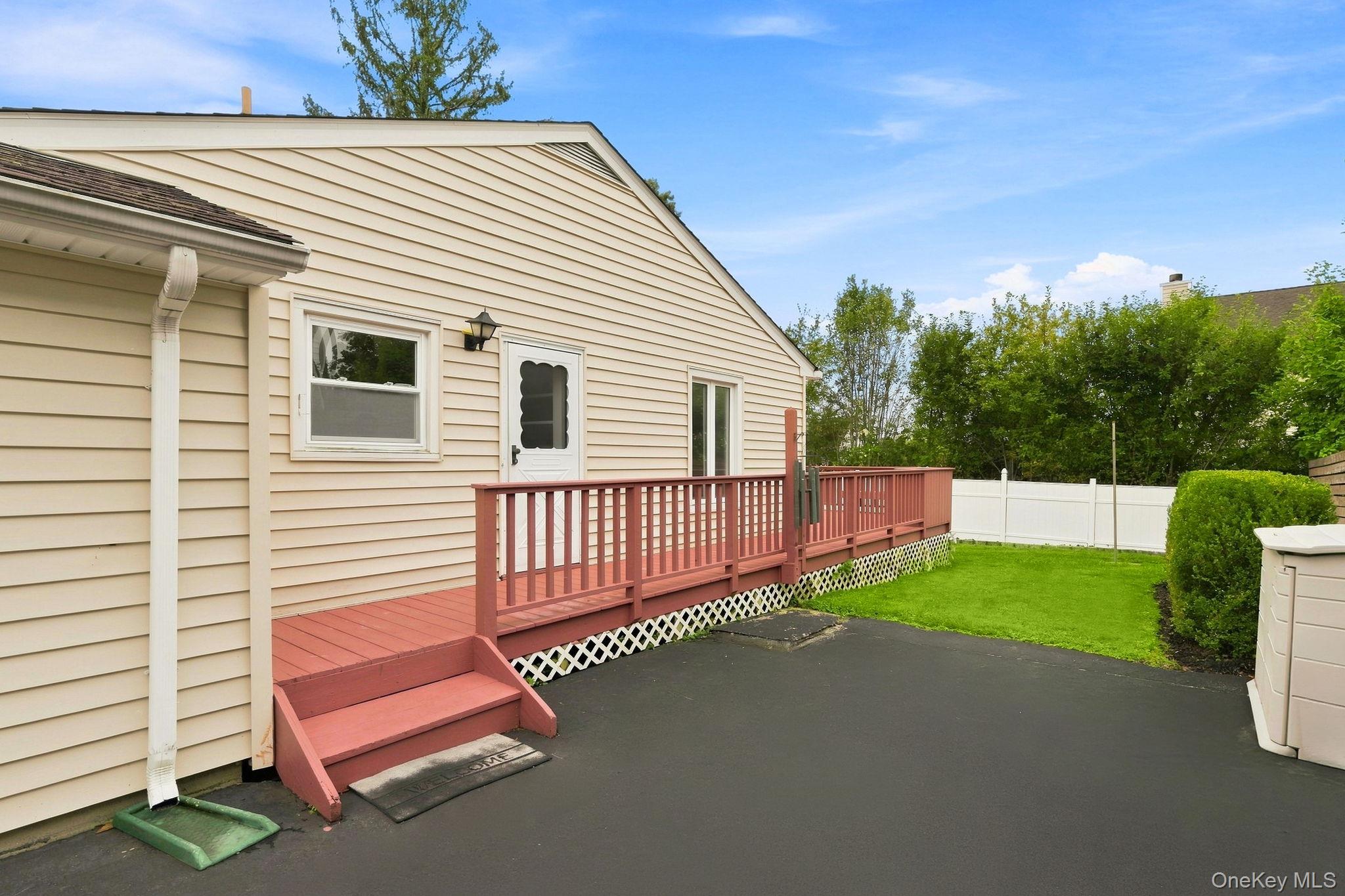 263 Willis Avenue Property Photo 28