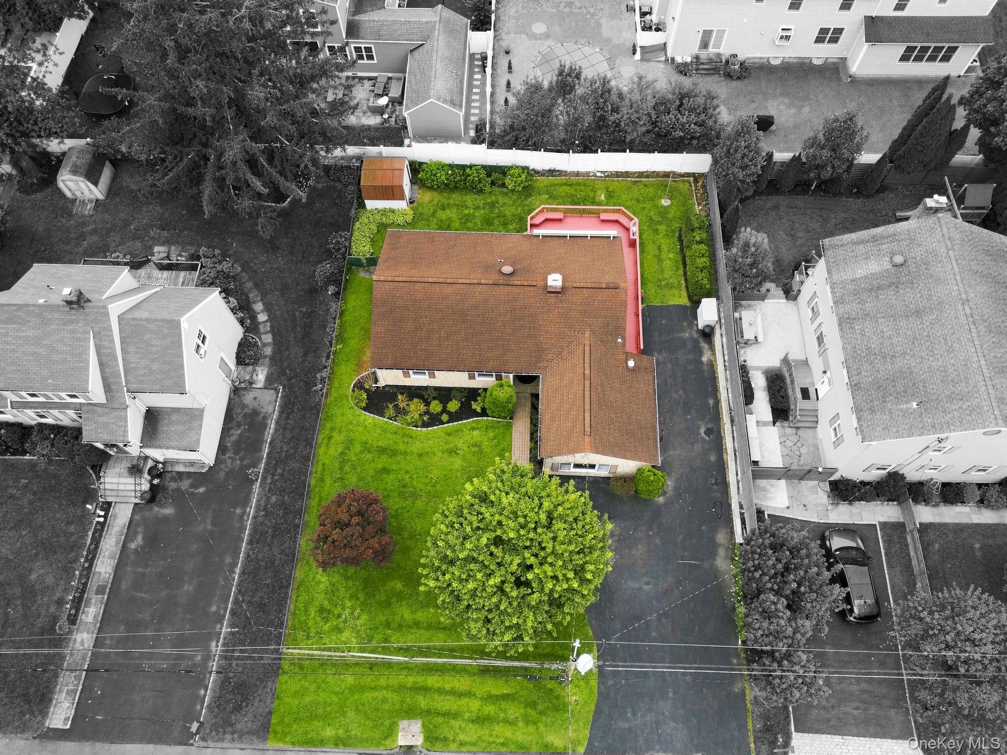 263 Willis Avenue Property Photo 30