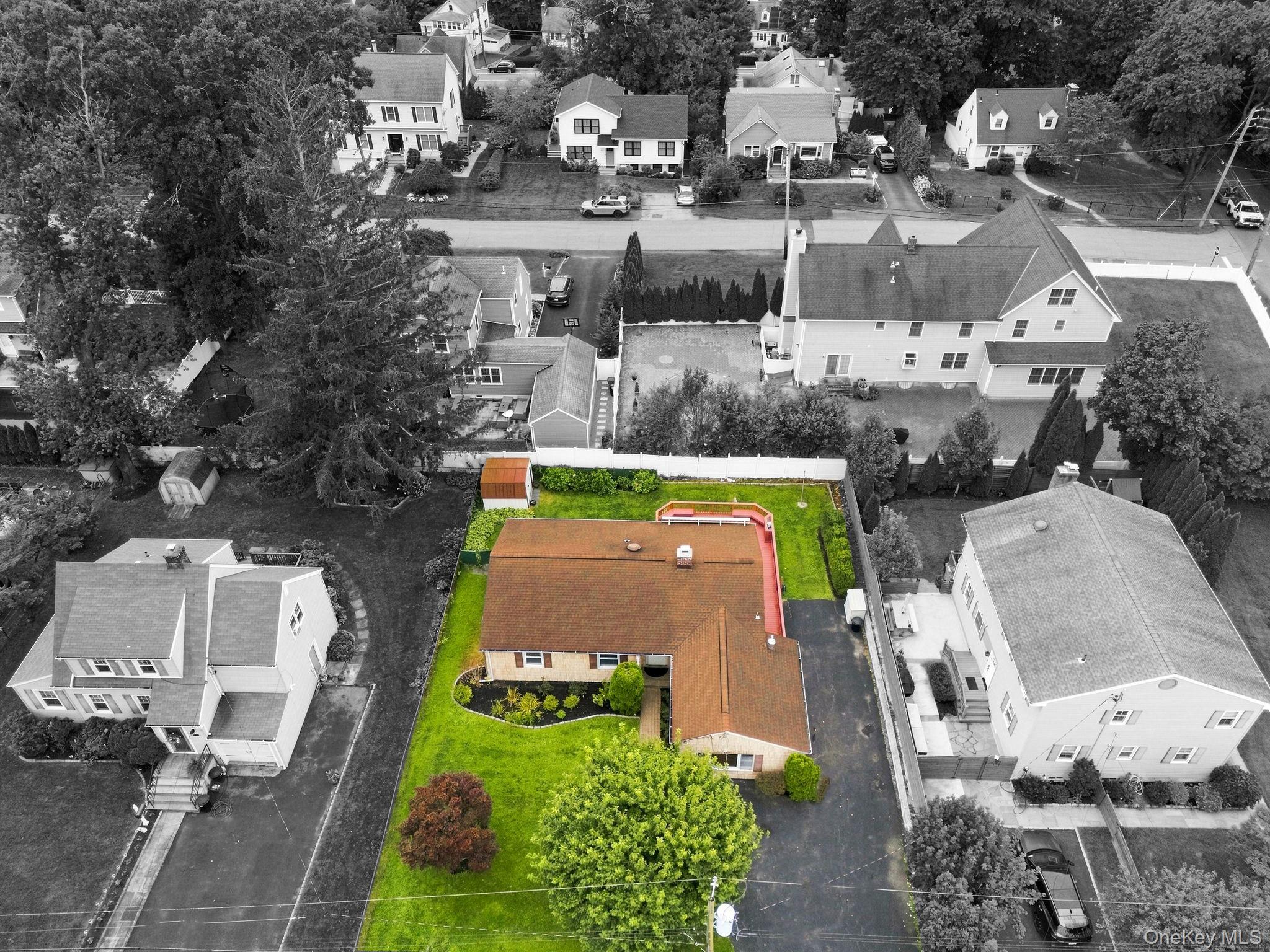 263 Willis Avenue Property Photo 31