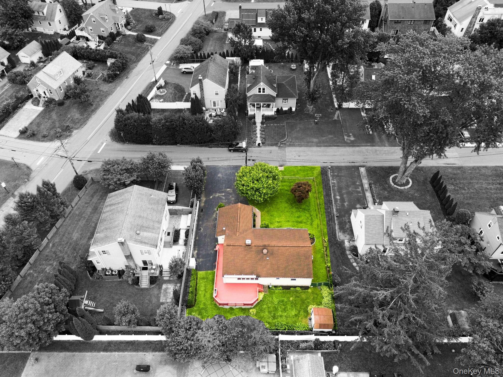 263 Willis Avenue Property Photo 33
