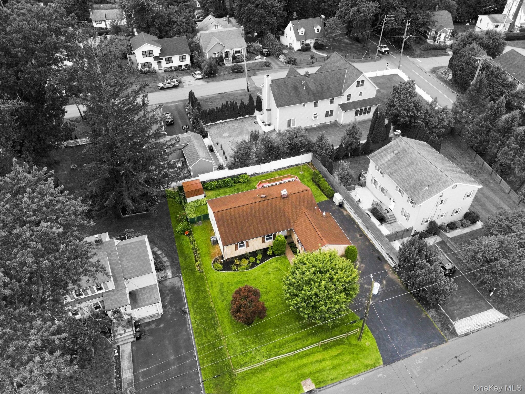 263 Willis Avenue Property Photo 35