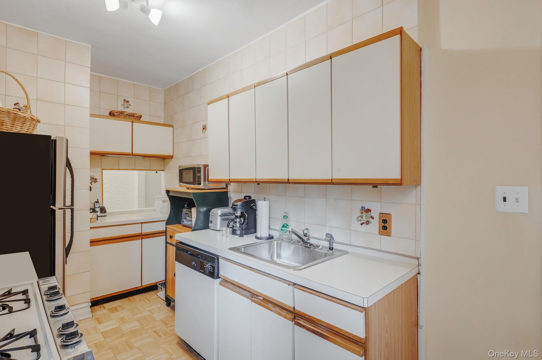 109-14 Ascan Avenue 4b Property Photo 24