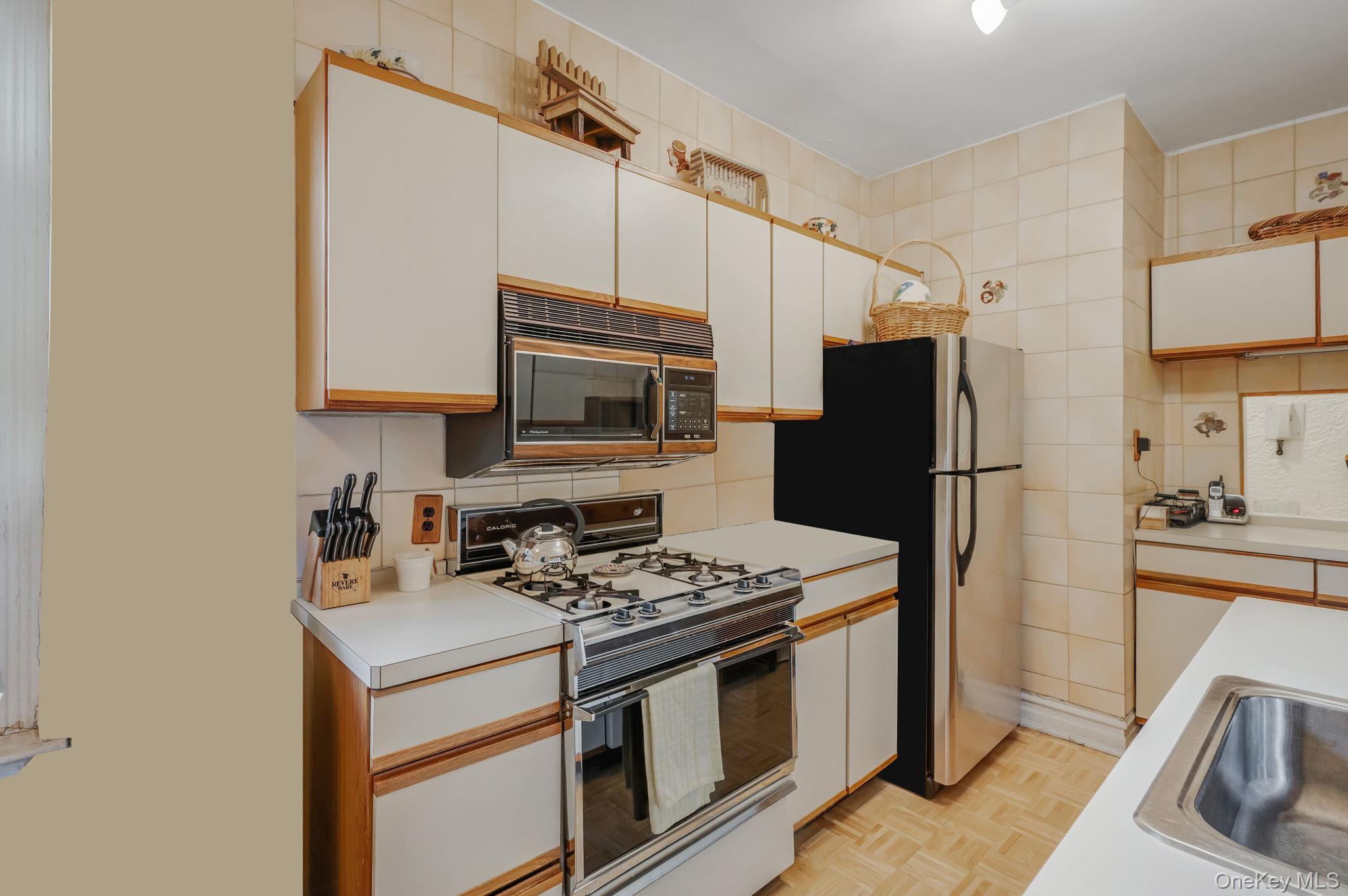 109-14 Ascan Avenue 4b Property Photo 25
