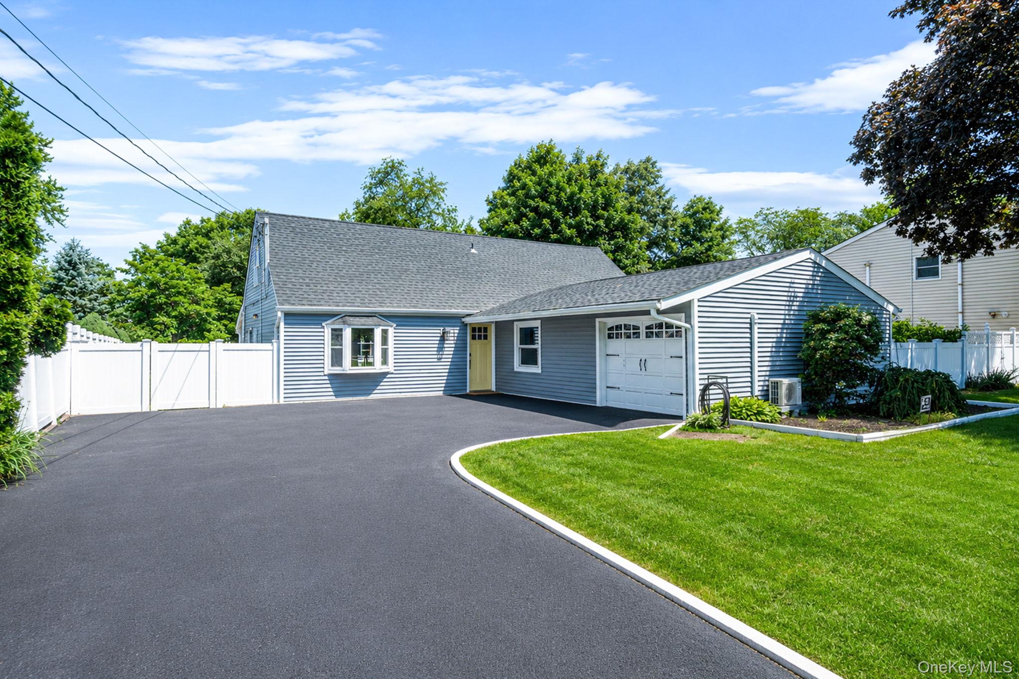 457 Peconic Street Property Photo 1