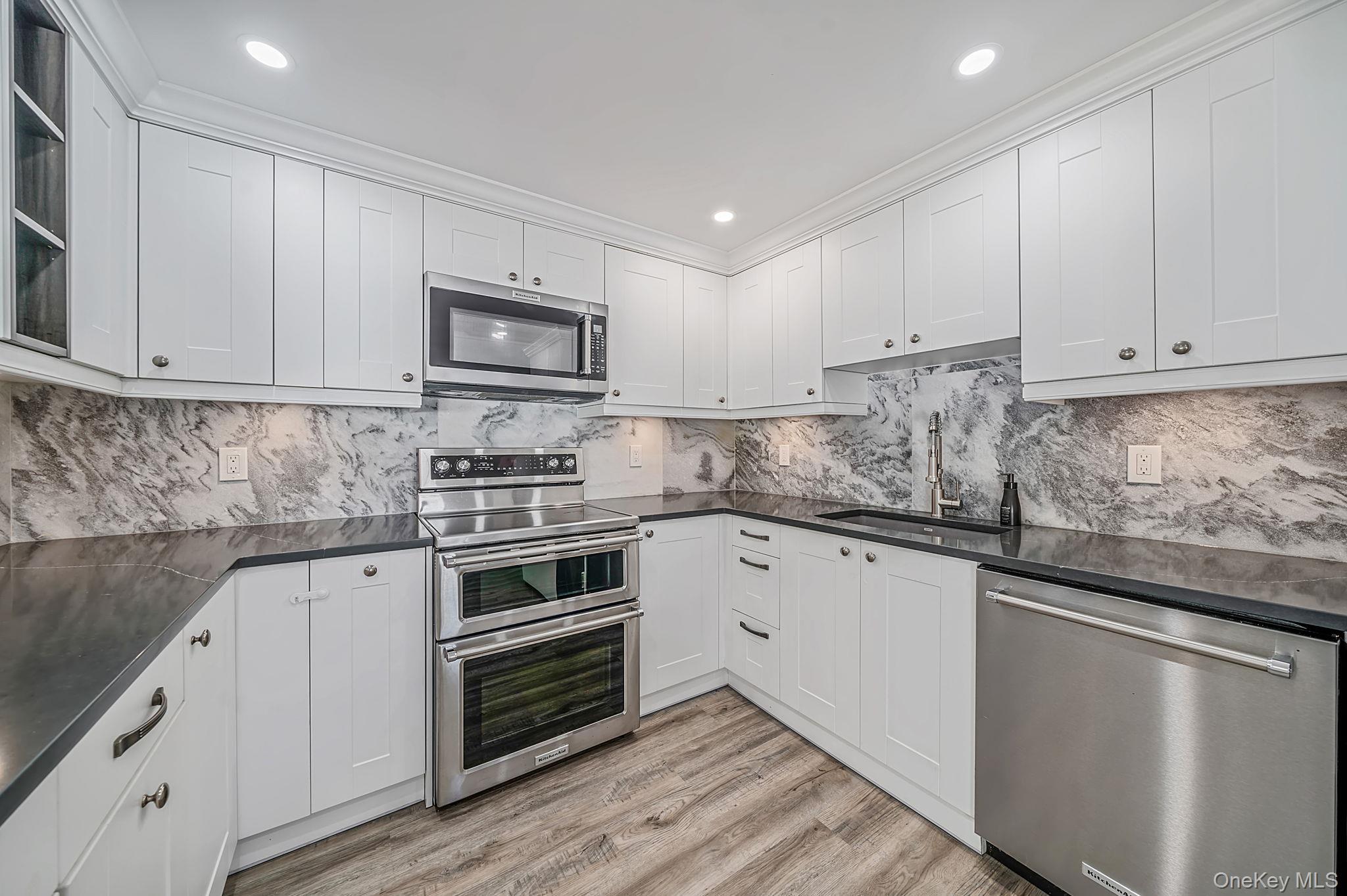 457 Peconic Street Property Photo 3
